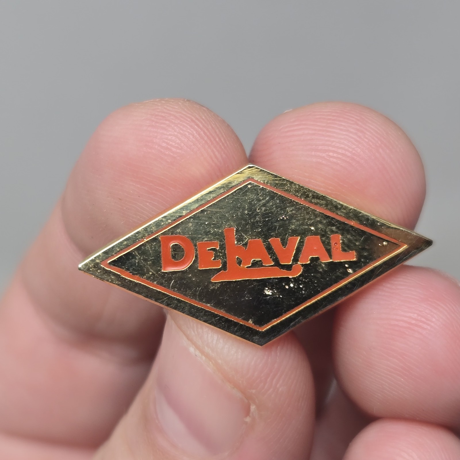 Vintage De Laval Cream Separator Pin Tie Tack Advertisement Gold Tone