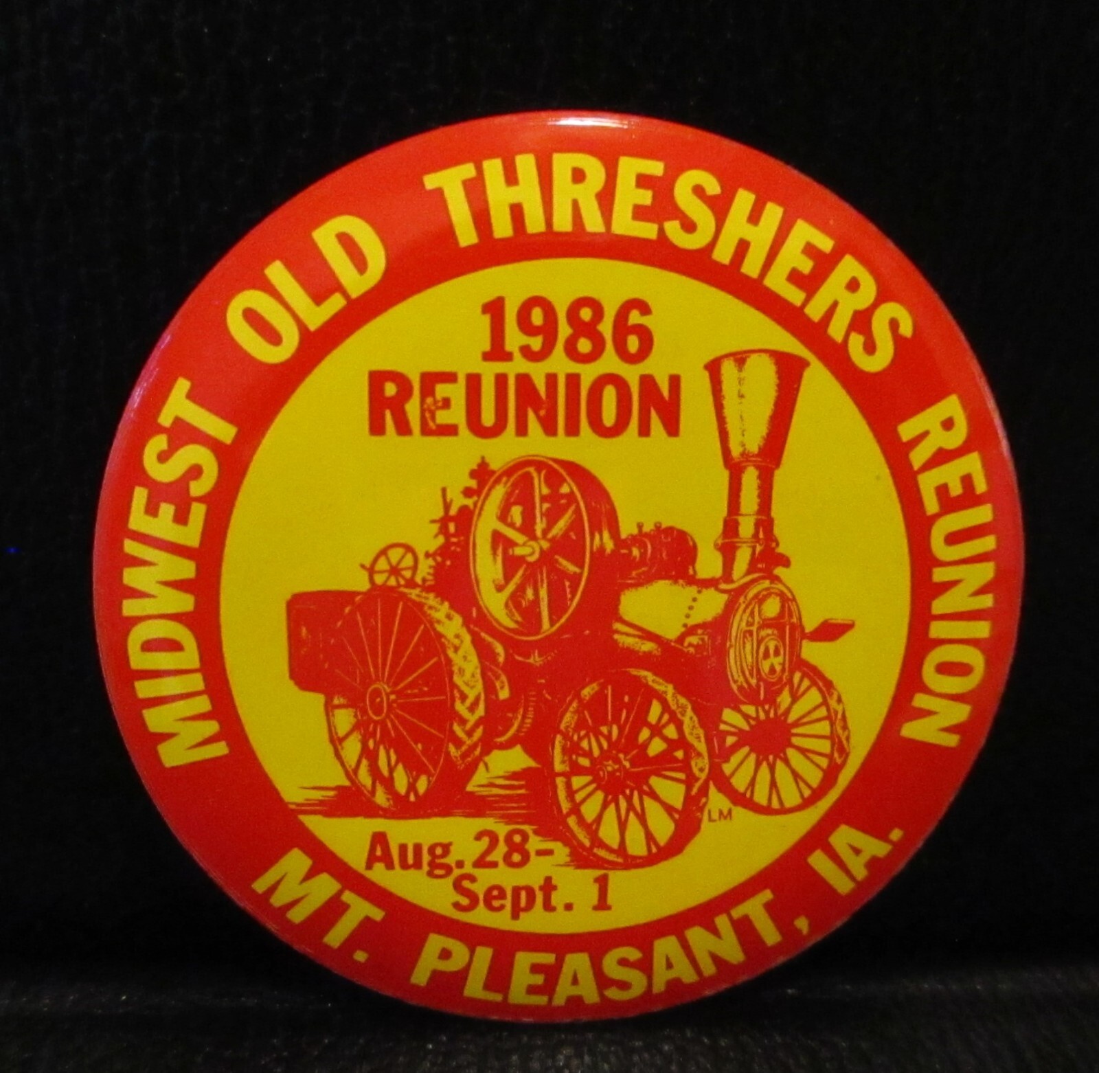 1986 Midwest Old Settlers Thresher Reunion Mt Pleasant IA Pinback Button Tractor