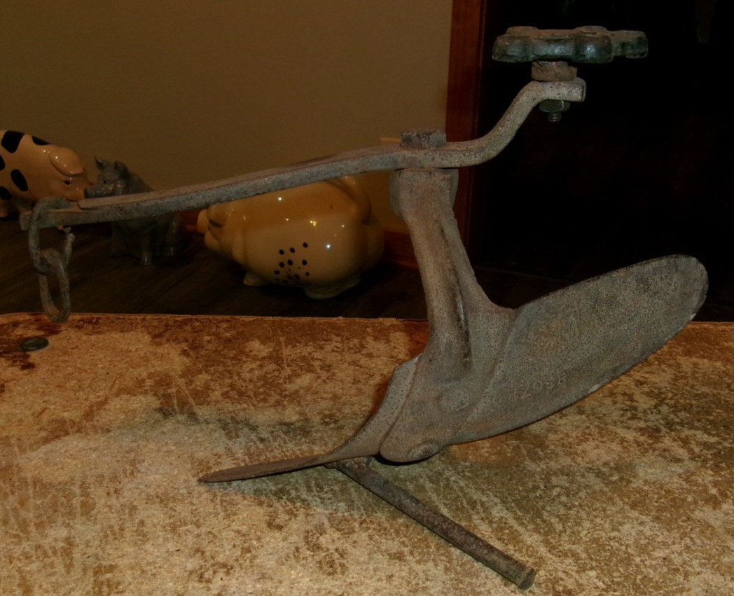 14&Prime; L handmade replica one bottom horse drawn plow has rust in good shape used