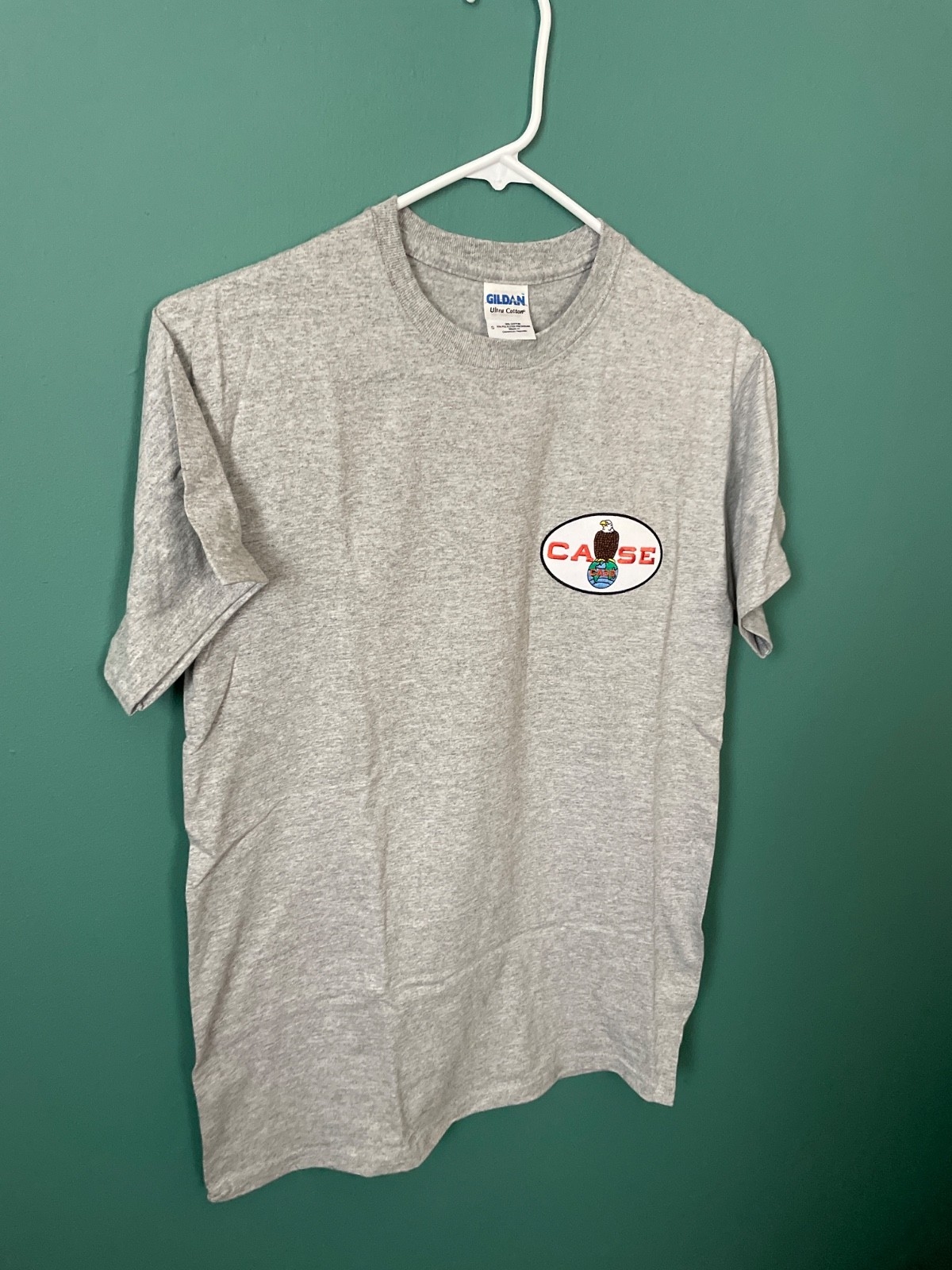 new mens small Case logo tee shirt