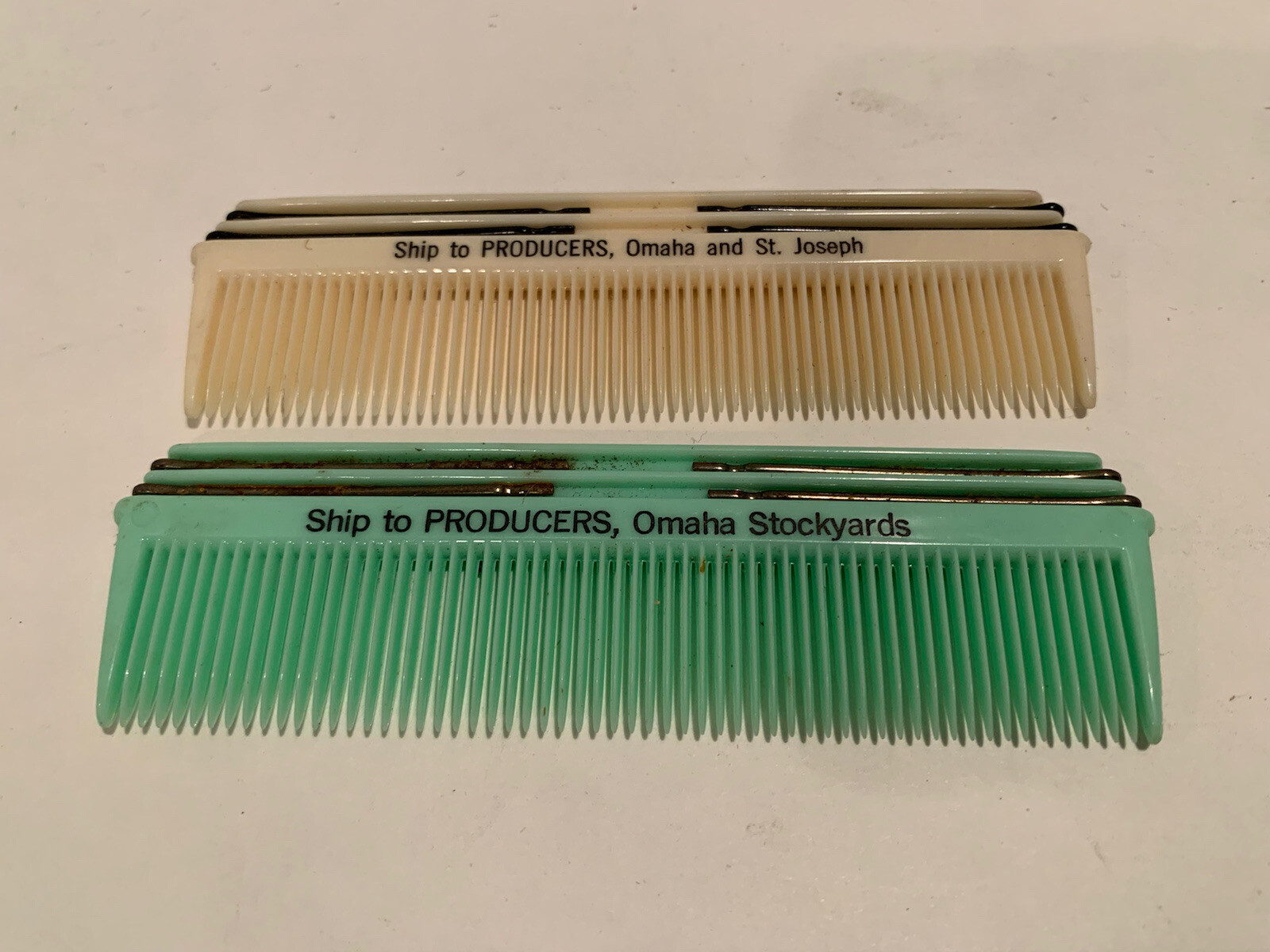 Set Of 2 Vintage PRODUCERS LIVESTOCK /OMAHA STOCKYARDS Souvenir Comb 50s 60s