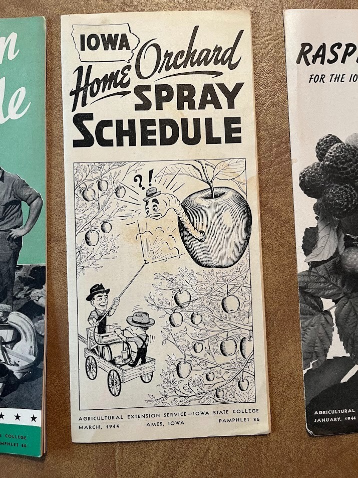 Vintage 1944 Iowa State College Agricultural Ext. Service Pamphlet Lot of 4