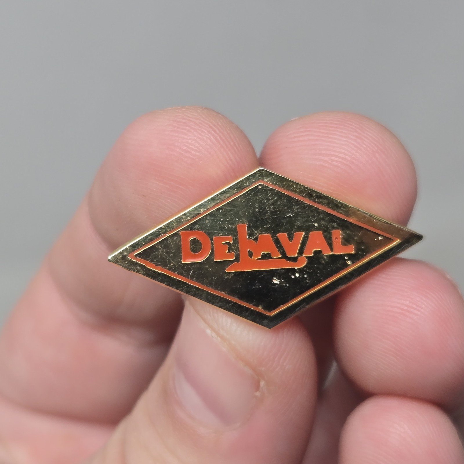 Vintage De Laval Cream Separator Pin Tie Tack Advertisement Gold Tone