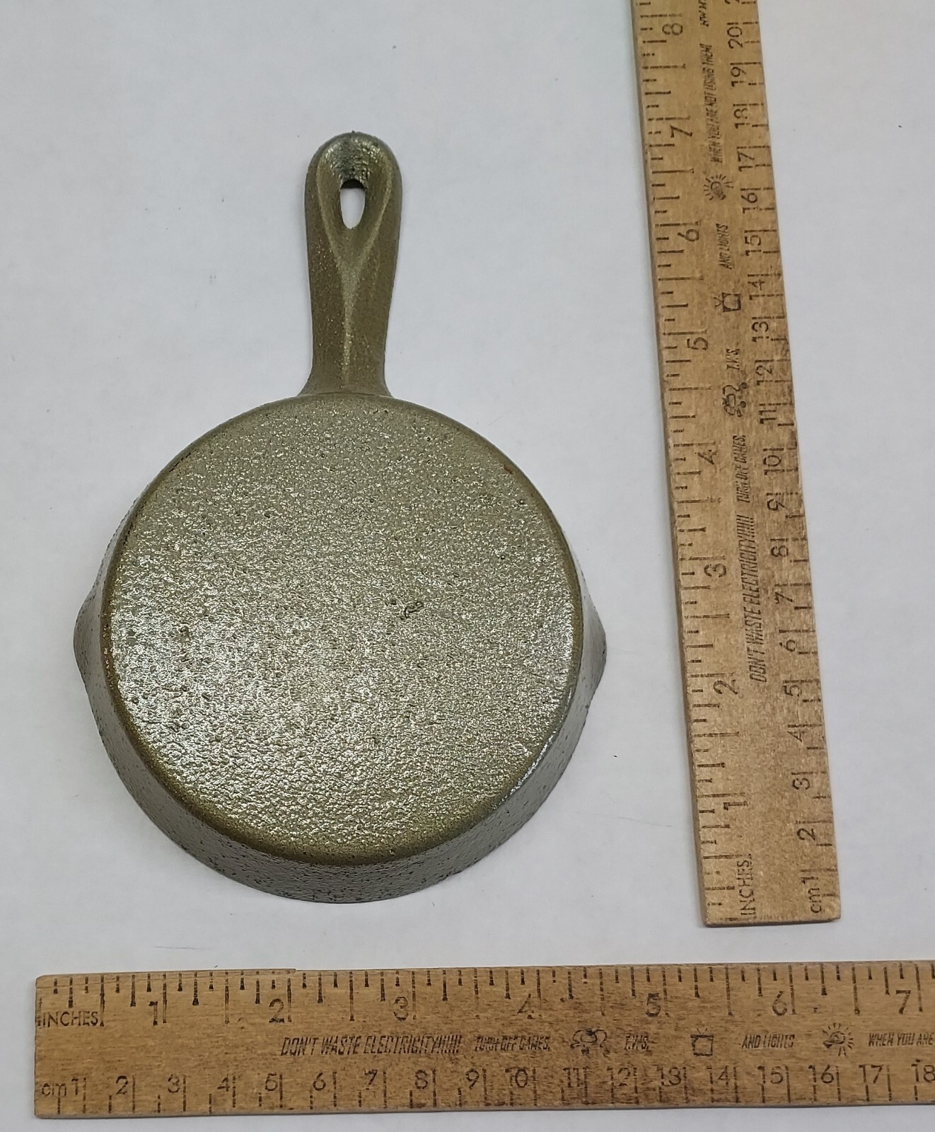 1972 SPERRY NEW HOLLAND – FOUNDRY HEAT No 1 Cast Iron Mini Skillet Pan – Ashtray