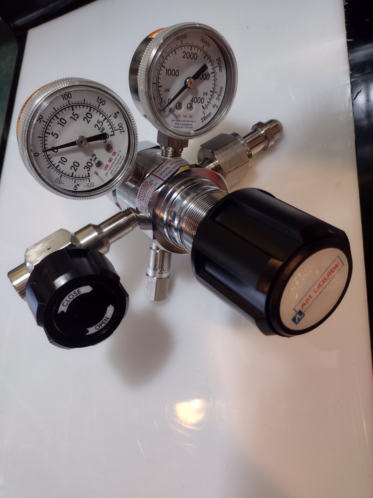 Air Liquid CONCOA #432-1331-24-540 Dual stage Stainless Steel regulator