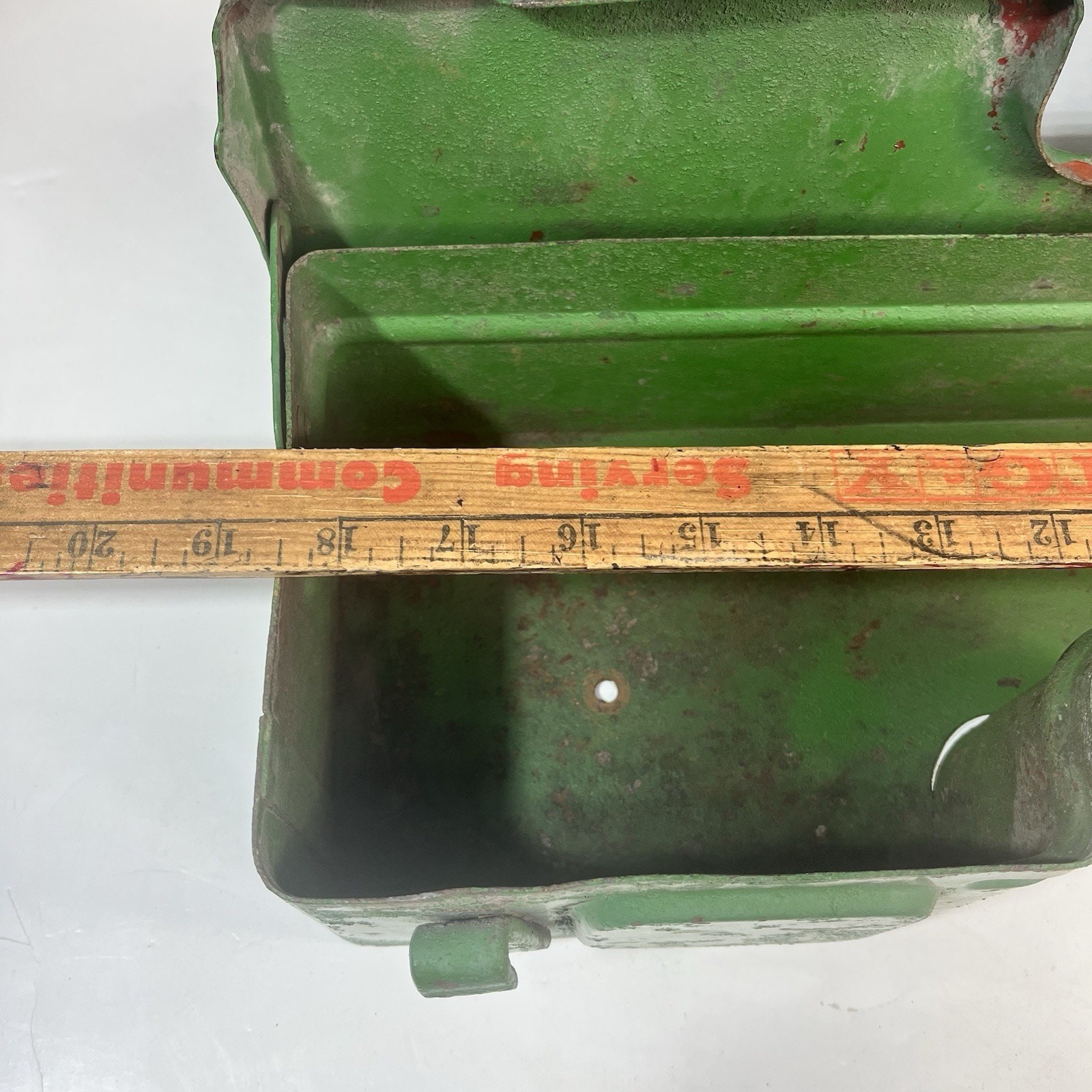 Vintage Unbranded Metal Tractor Toolbox 18x6x4 tall Lid No Latches Green Painted