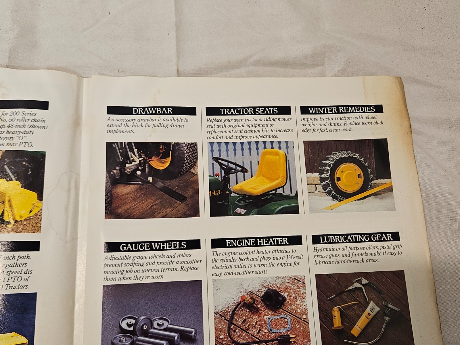 JOHN DEERE 1990 LAWN AND GARDEN TRACTORS IMPLEMENTS & ACCESSORIES BROCHURE DKA86