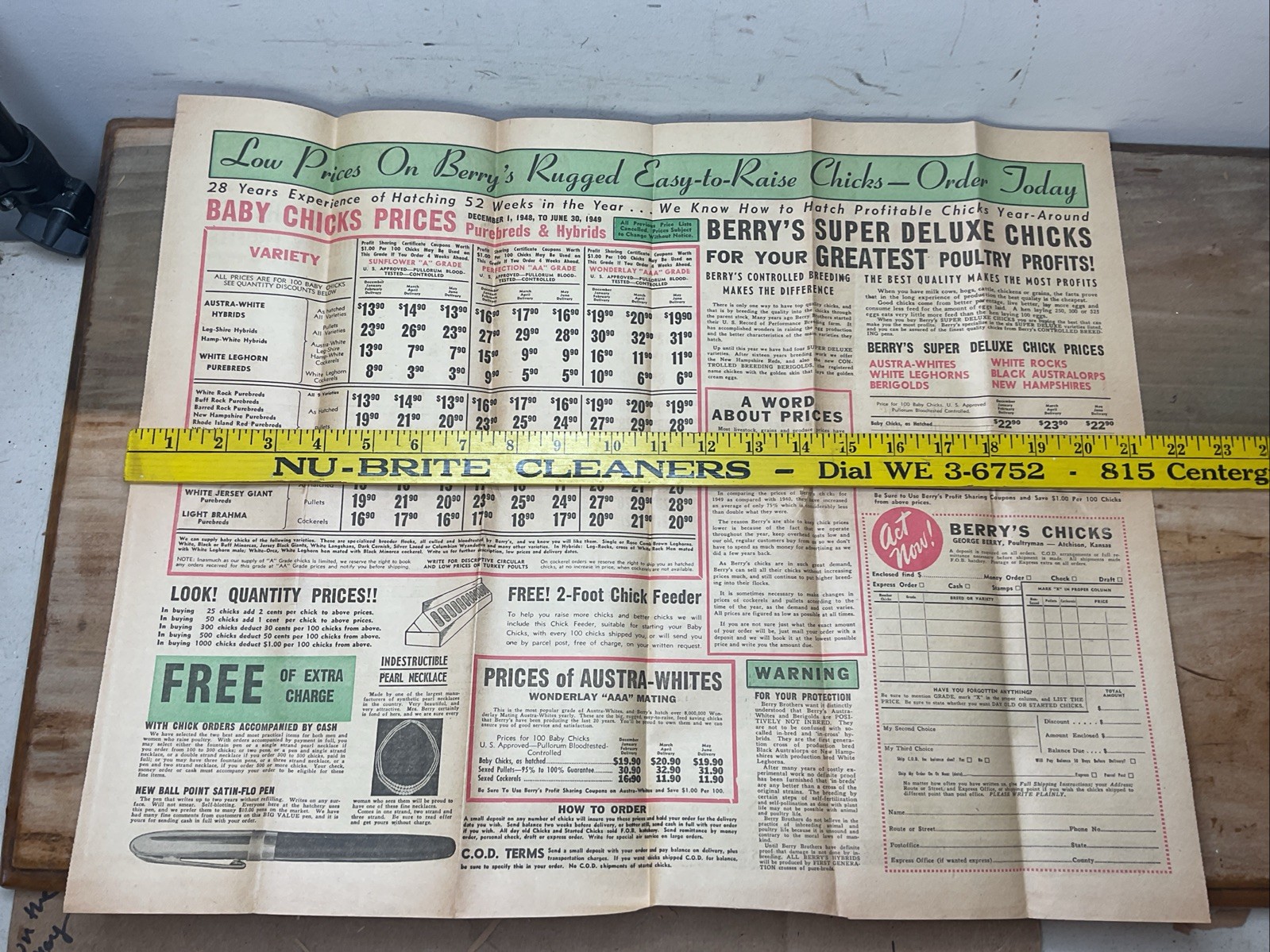 1940s Berrys Chicks Atchison Kansas Poultry Farm Advertisements Newspaper B26
