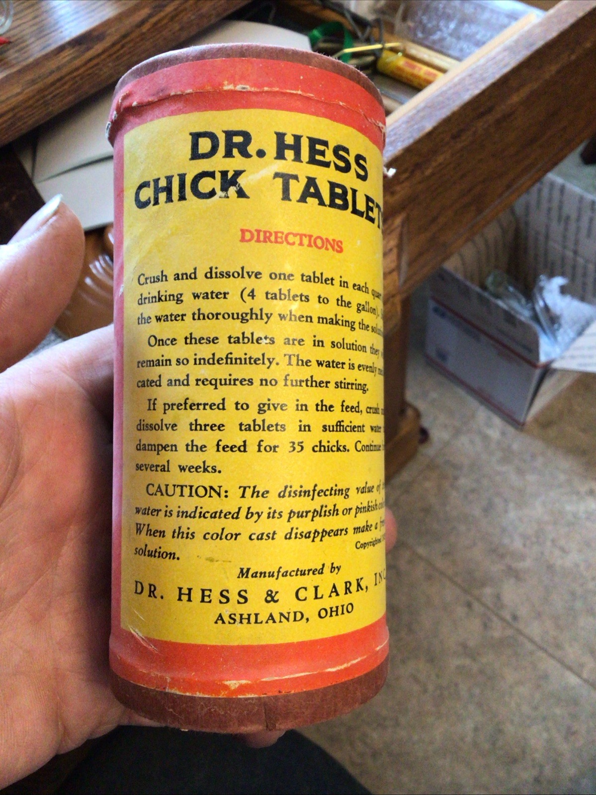 Dr Hess Ashland Ohio, Chick Tablets 1930’s . Cardboard Advertising Container.