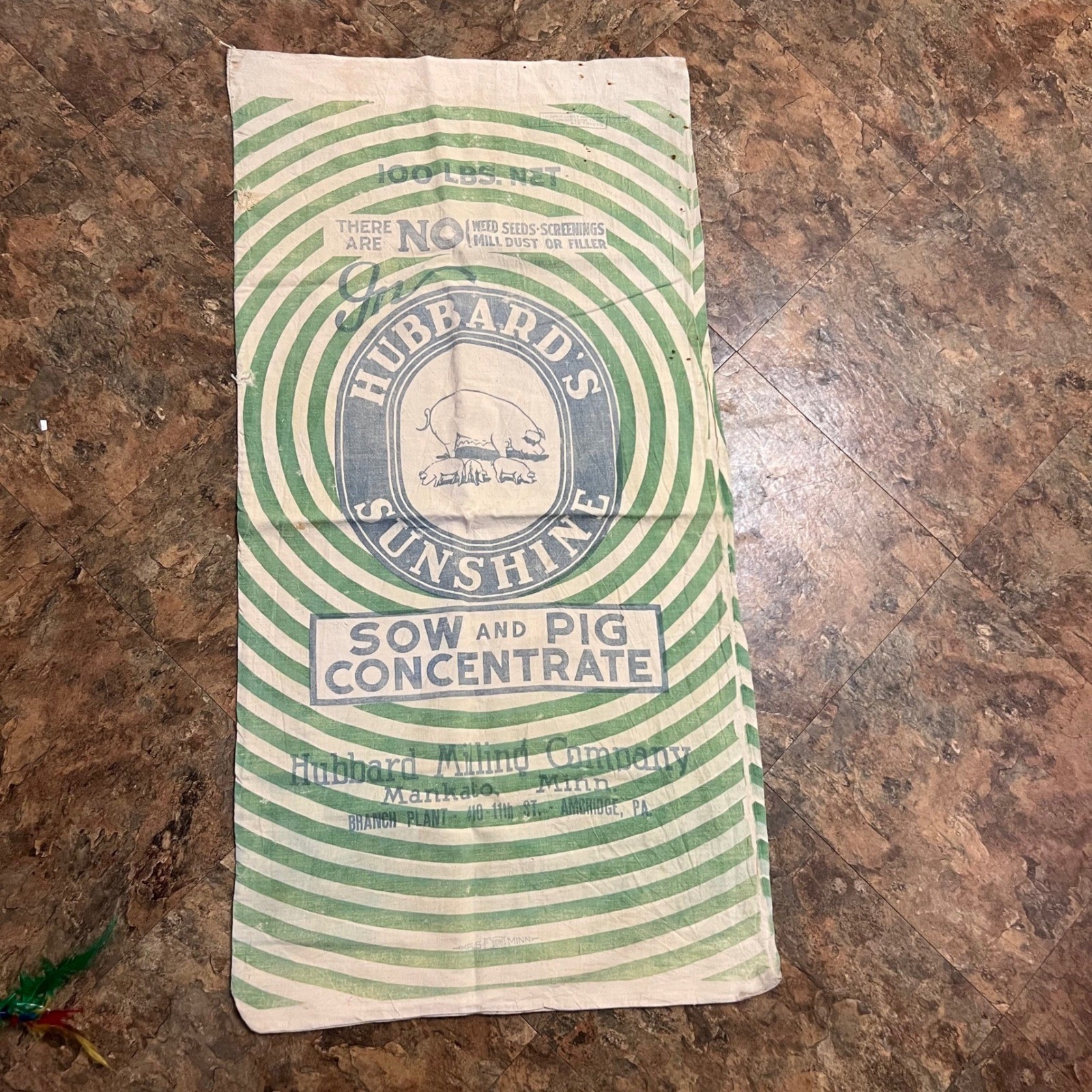 Vintage Hubbard Milling Company 100 lb Sow and Pig Sack Bag Green Cream Flaws