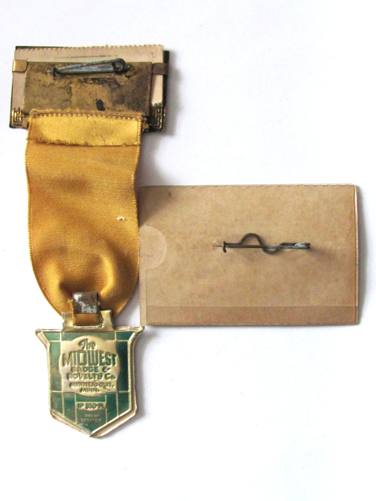 1948 1949 ILLINOIS RETAIL FARM EQUIPMENT DEALER CONVENTION MEMBER BADGE PEORIA