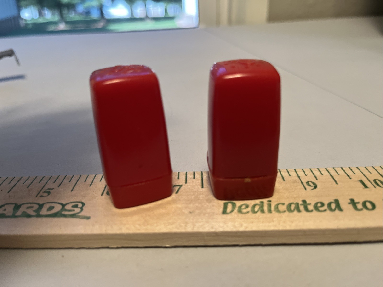 small red plastic salt & pepper shakers Hy-line Chicks Alexander Hatchery IA. A1