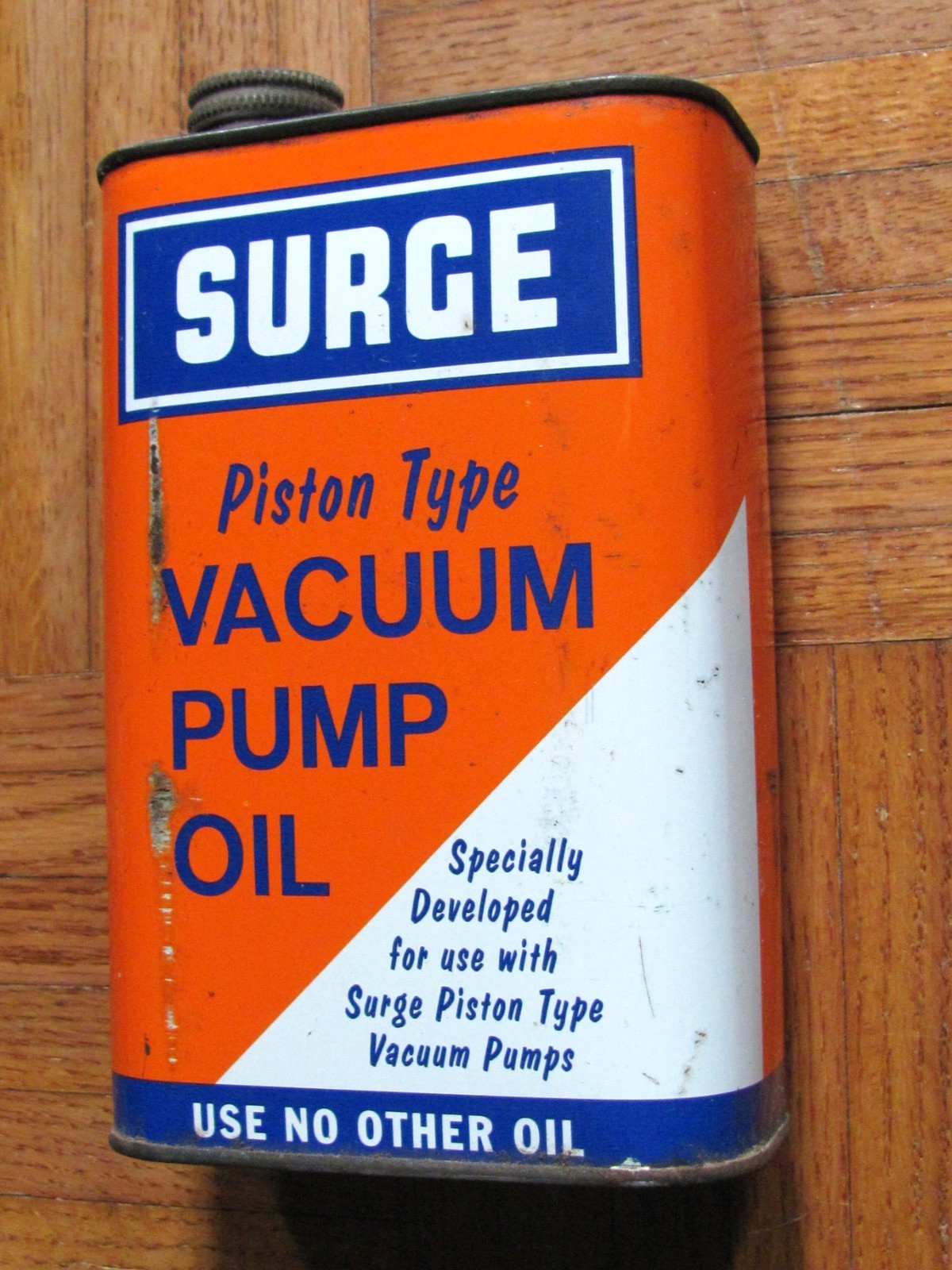 VTG DAIRY FARM SURGE VACUUM PUMP 32 OZ VACUUM PUMP OIL CAN BABSON CHICAGO SIGN