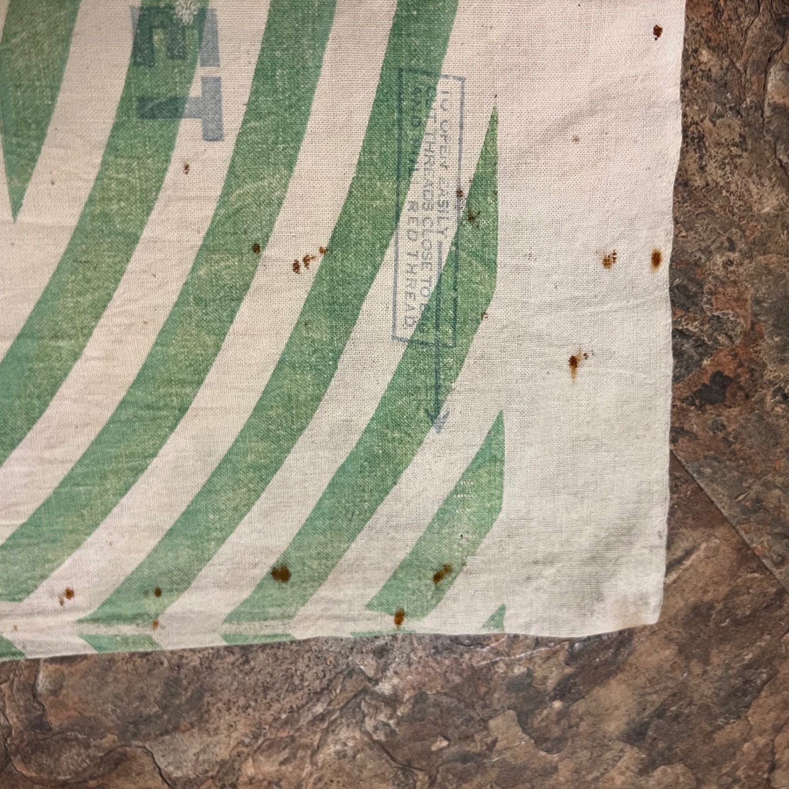 Vintage Hubbard Milling Company 100 lb Sow and Pig Sack Bag Green Cream Flaws