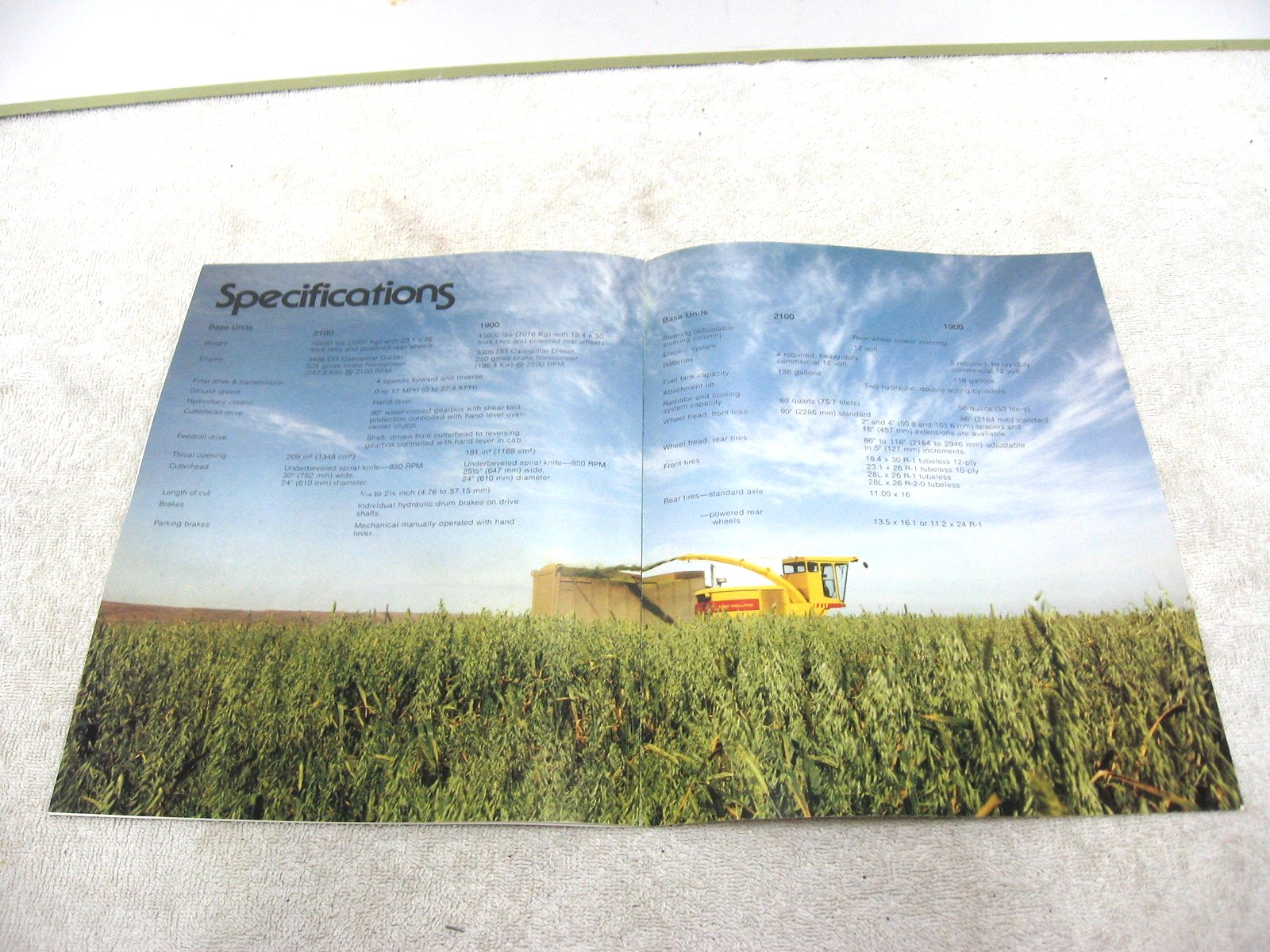 VINTAGE 1982 NEW HOLLAND SELF PROPELLED HARVESTER BROCHURE 1900 2100