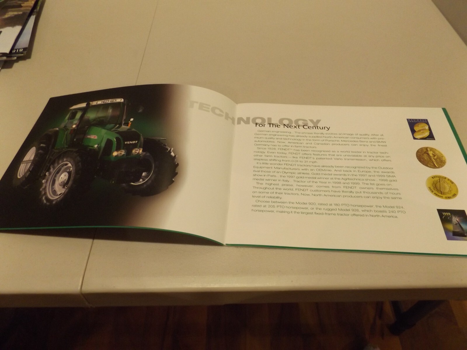 FENDT 900 SERIES TRACTORS, LIT # FT01494 (02) 10)