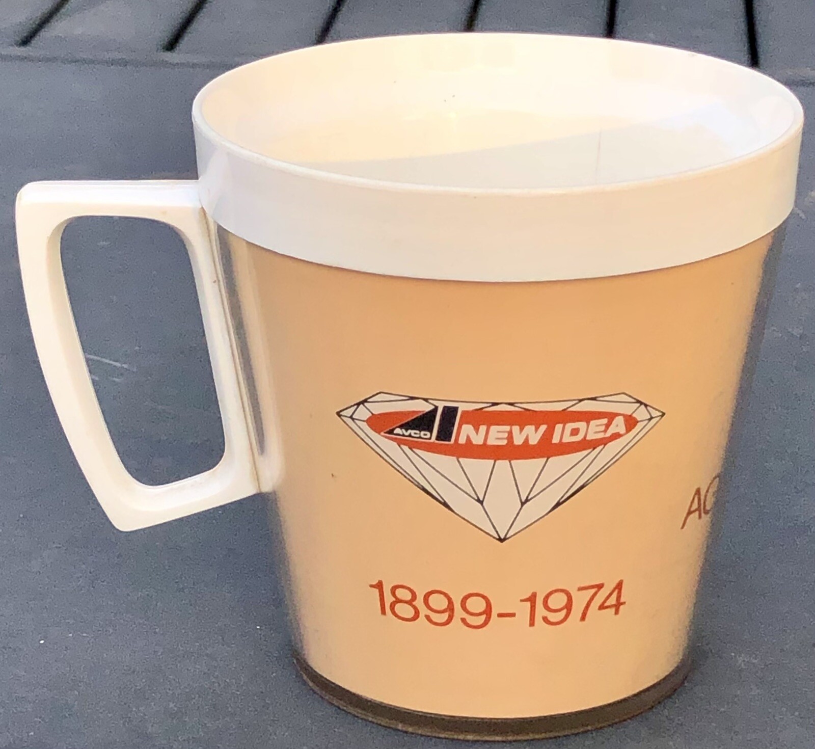 VINTAGE 1974 NEW IDEA TRACTOR FARM IMPLEMENT FLAMBEAU PLASTIC COFFEE MUG CUP AD