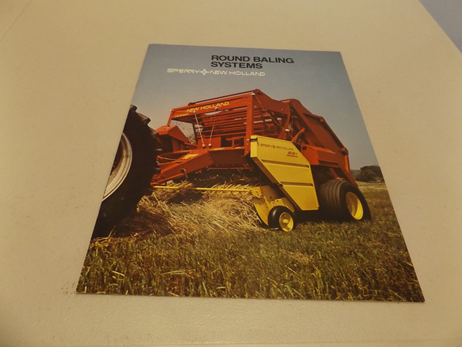 SPERRY RAND NH ROUND BALING SYSTEMS, LIT #31084651 9-79 IPC