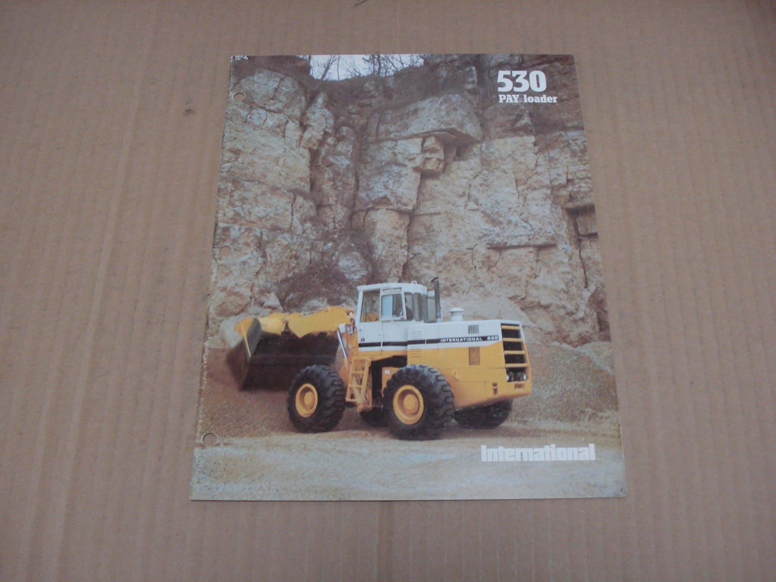 International 530 Pay Loader Brochure