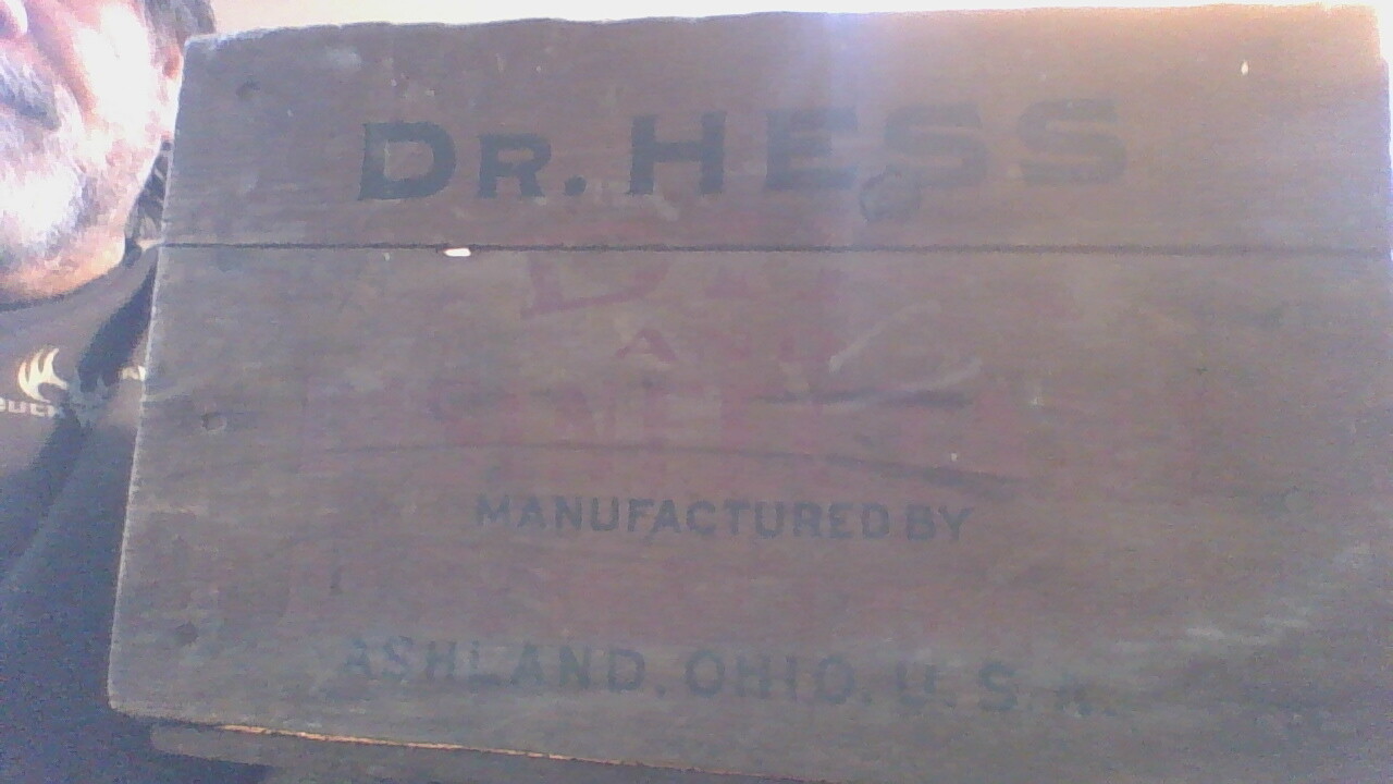☠️VINTAGE Dr. Hess & Clark Dip and Disfectant crate Ashland OH