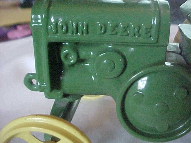 JOHN DEERE TOY TRACTOR