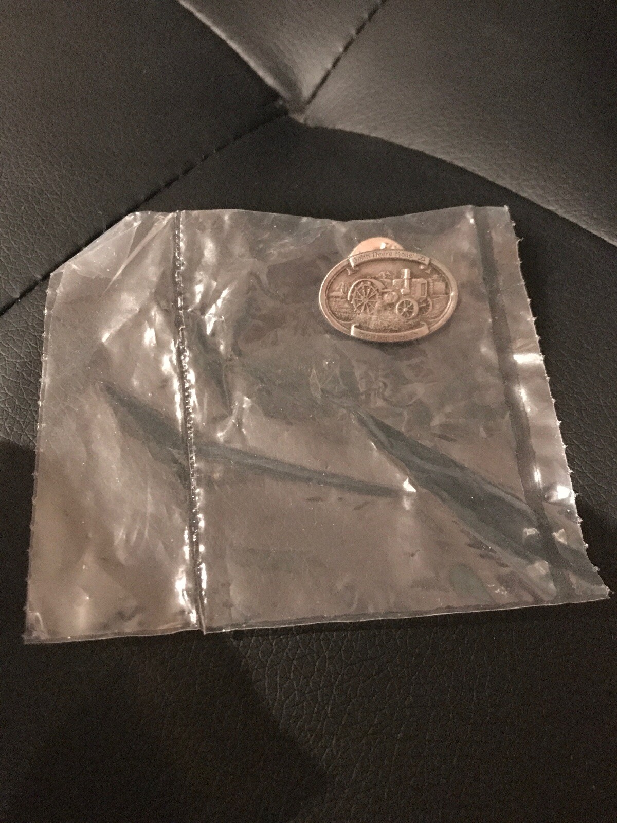 75TH ANNIVERSARY JOHN DEERE MODEL D COLLECTIBLE HAT/LAPEL PIN W ORIGINAL BAG