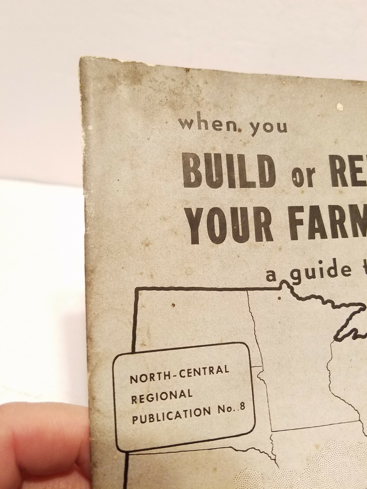 1948 UNIVERSITY OF ILLINOIS College Agriculture GUIDE PLANNING Build Farmhouse