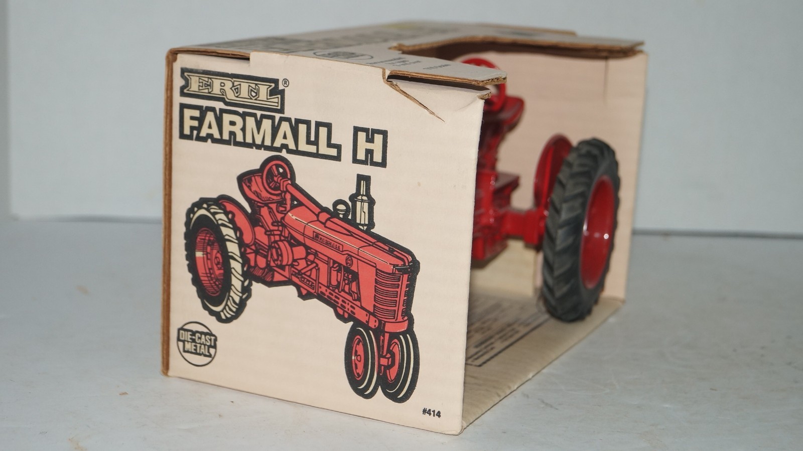 Ertl FARMALL H Diecast Metal Farm Tractor 1/16 Scale USA – NEW IN BOX Dated 1986