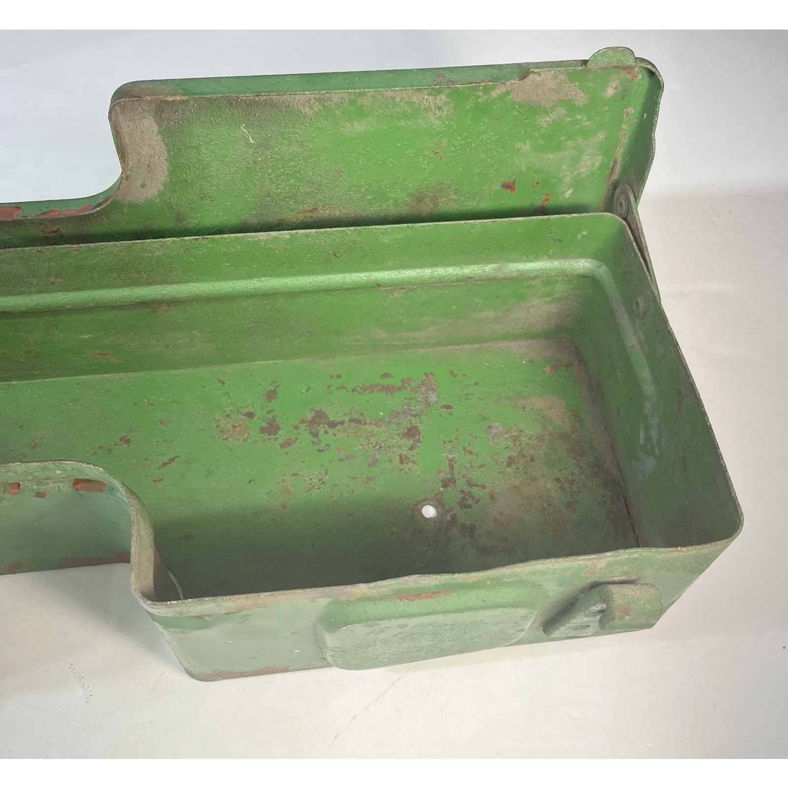 Vintage Unbranded Metal Tractor Toolbox 18x6x4 tall Lid No Latches Green Painted