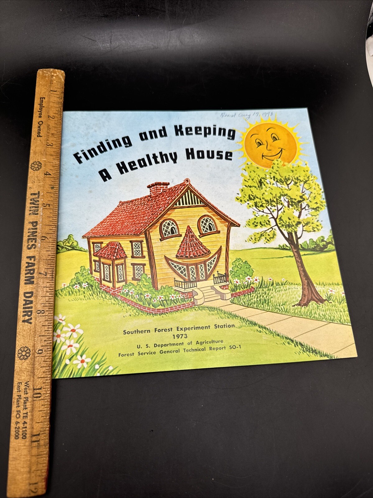 1974 Finding and Keeping A Healthy House U.S. Department of Agriculture Brochure