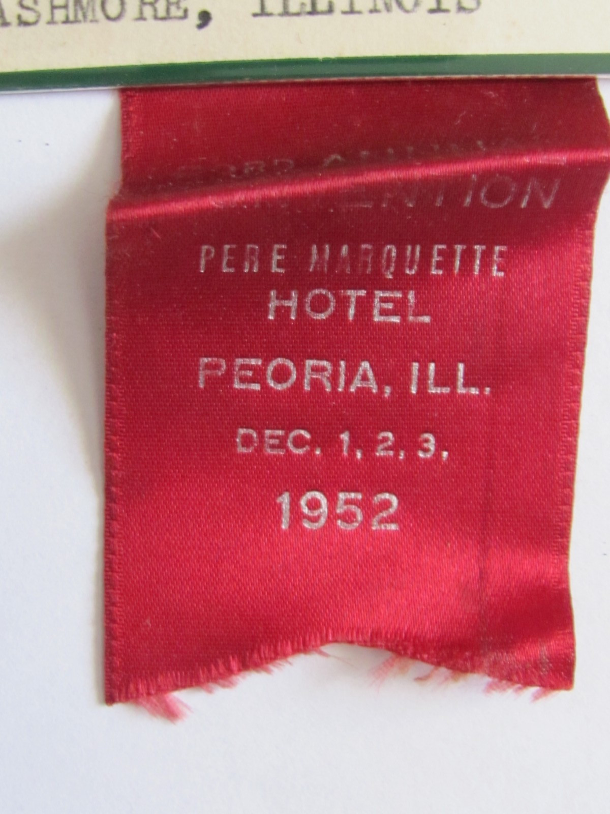 1950 1952 ILLINOIS RETAIL FARM EQUIPMENT DEALER CONVENTION MEMBER BADGE PEORIA
