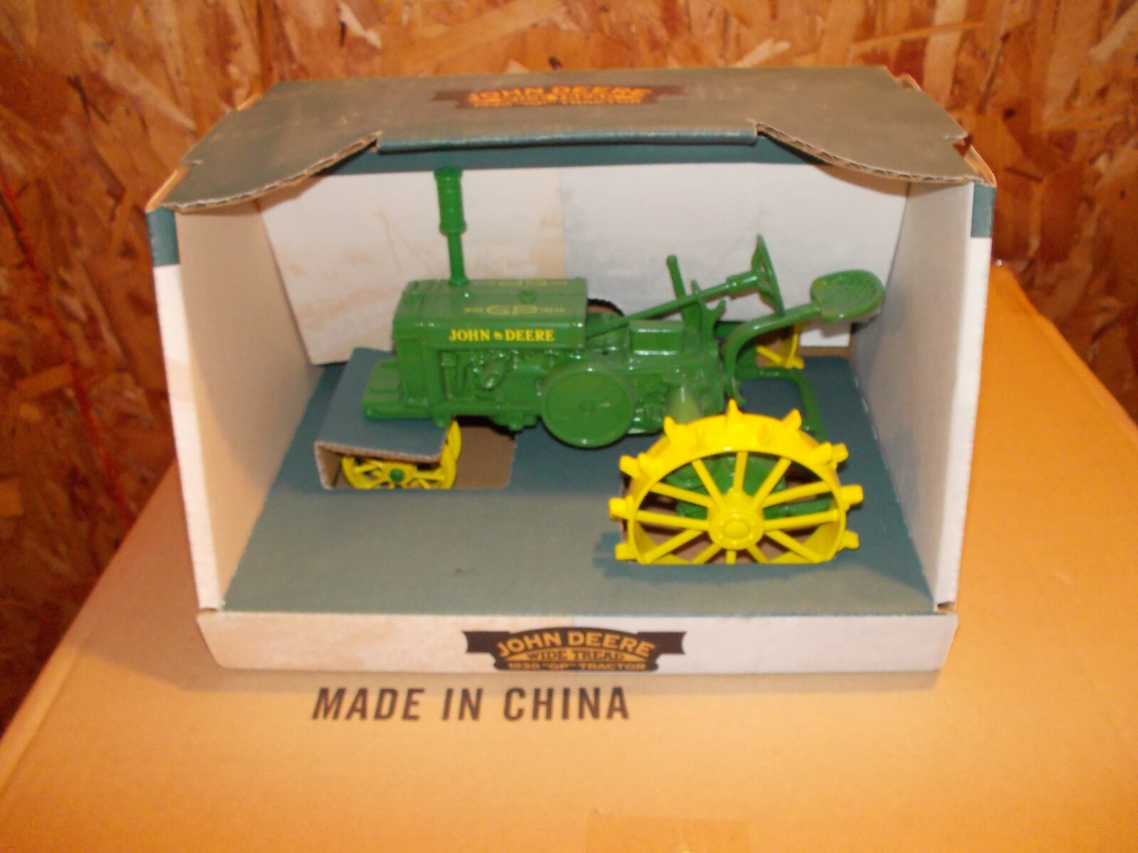 John Deere GP Wide Tread tractor 1/16 scale Ertl Co. 1995 NIB NW in box 5787DO