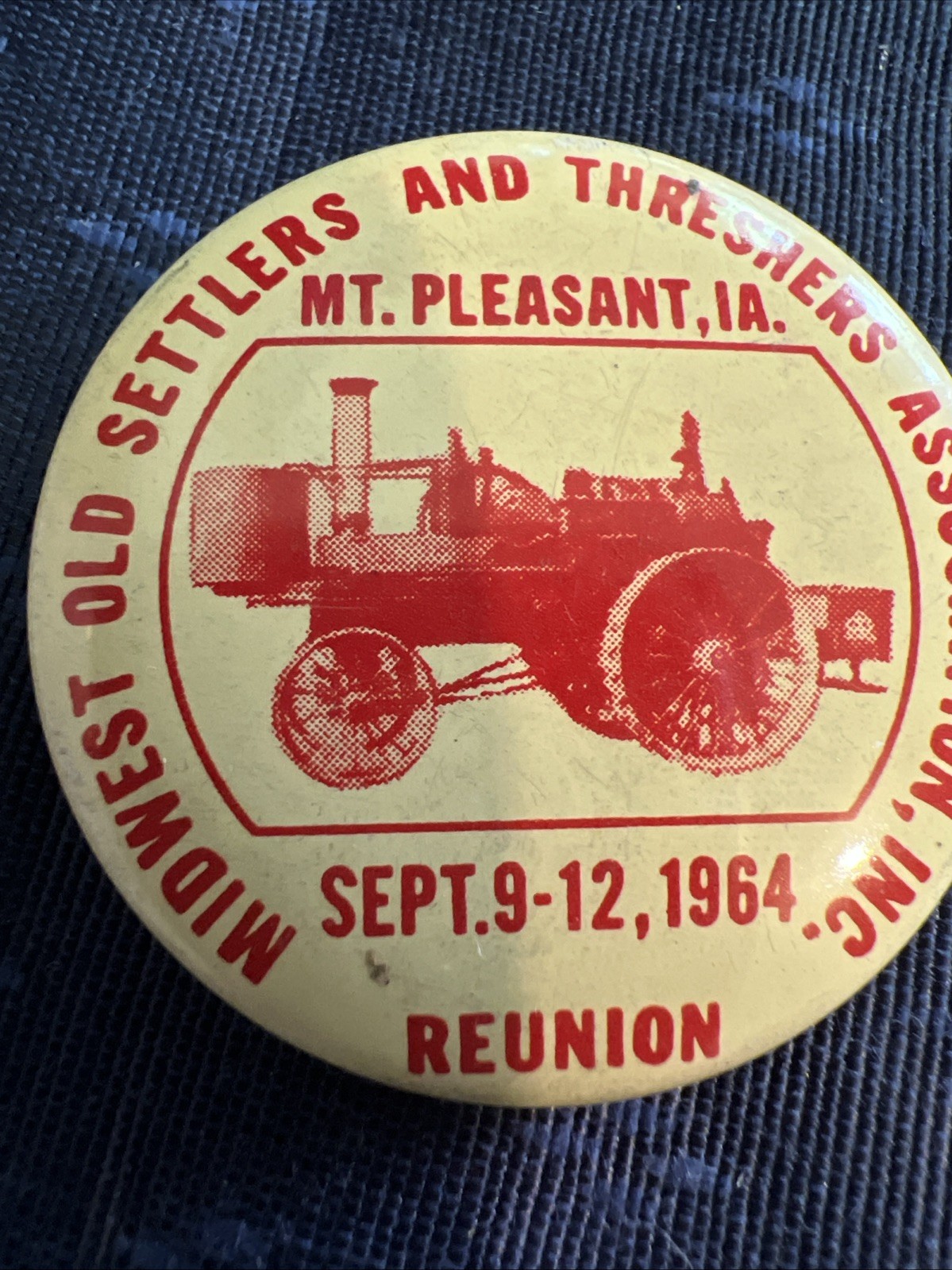 *1964 Midwest Old Settler Thresher Reunion Mt Pleasant IA Pinback Button Tractor
