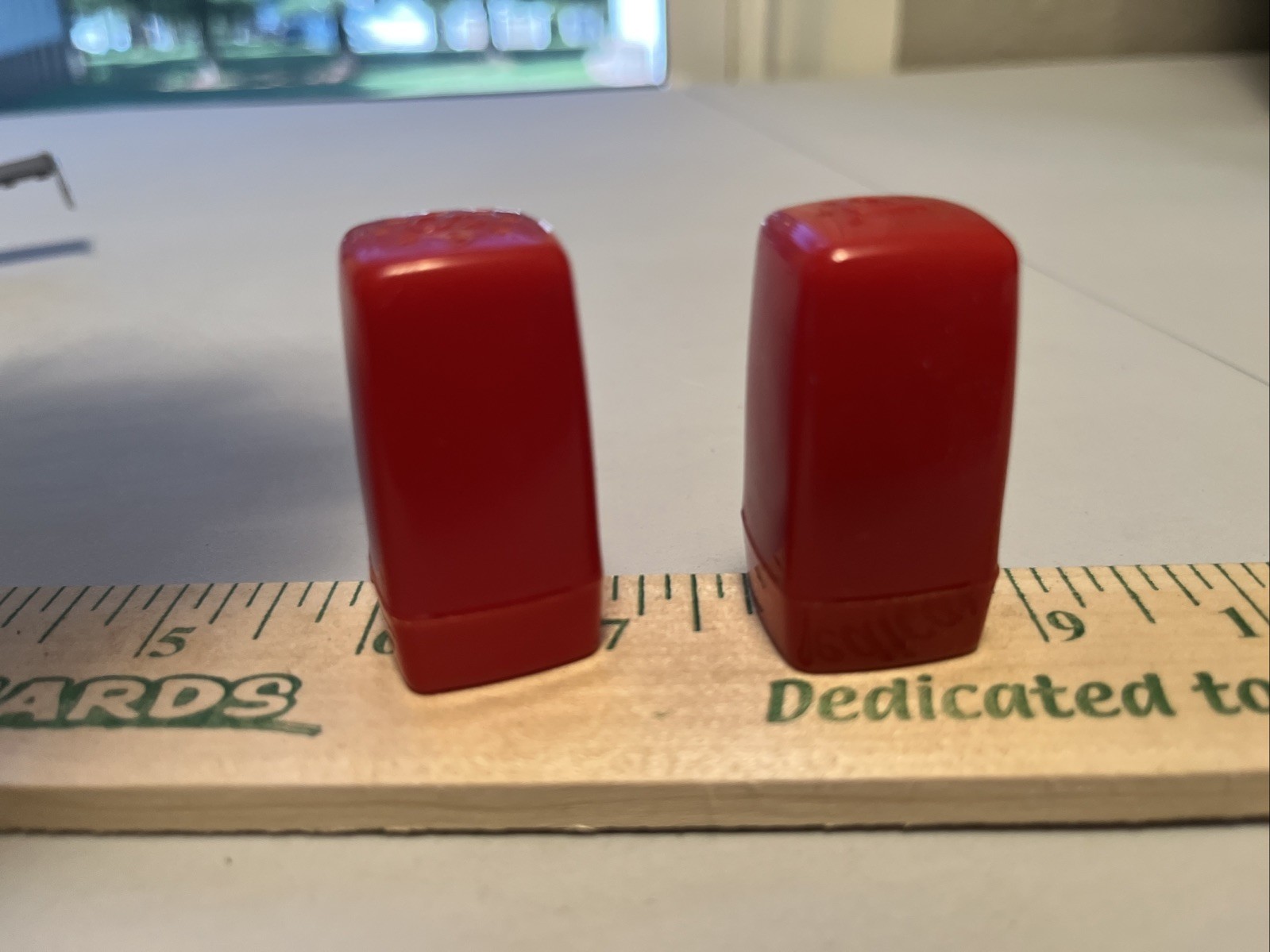 small red plastic salt & pepper shakers Hy-line Chicks Alexander Hatchery IA. A1