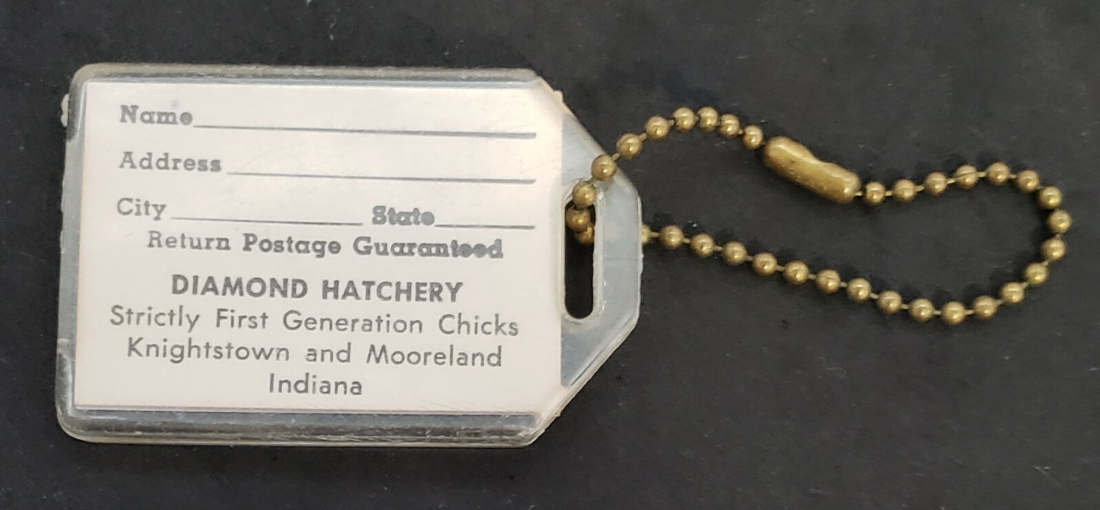 VINTAGE DIAMOND HATCHERY CHICKEN KNIGHTSTOWN & MOORELAND INDIANA KEYCHAIN FOB!!