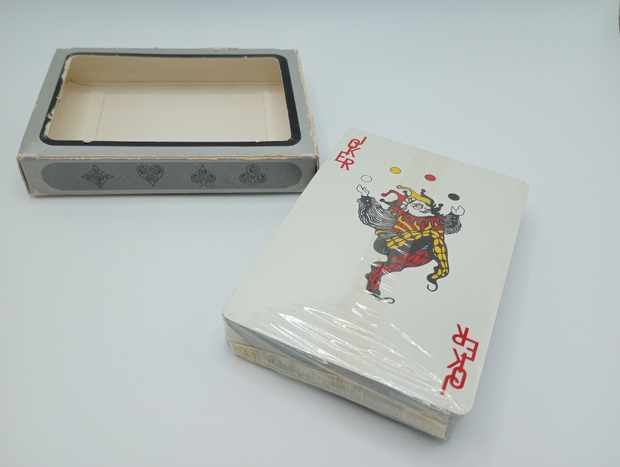 —Vtg sealed deck Versatile combine playing cards