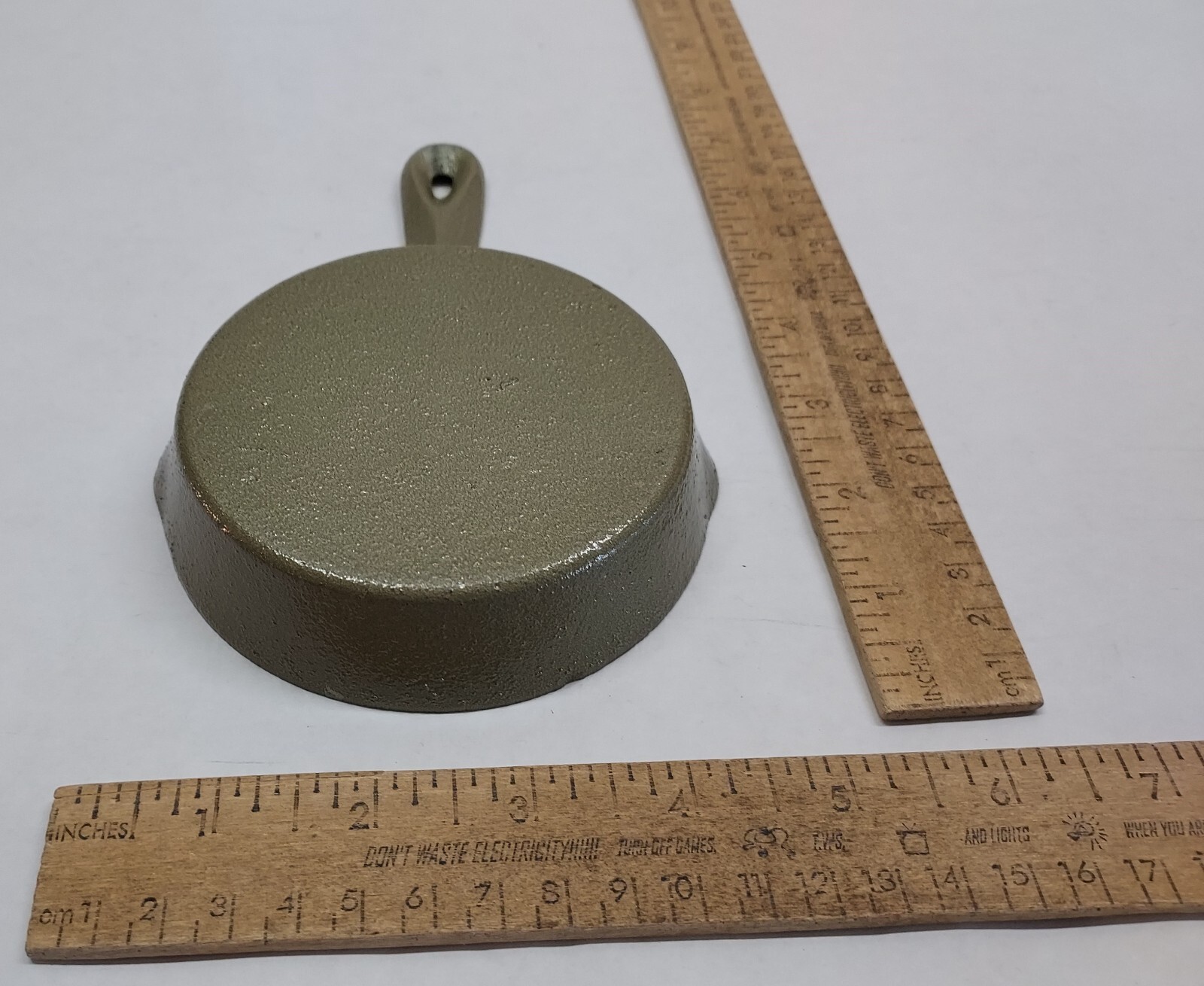 1972 SPERRY NEW HOLLAND – FOUNDRY HEAT No 1 Cast Iron Mini Skillet Pan – Ashtray