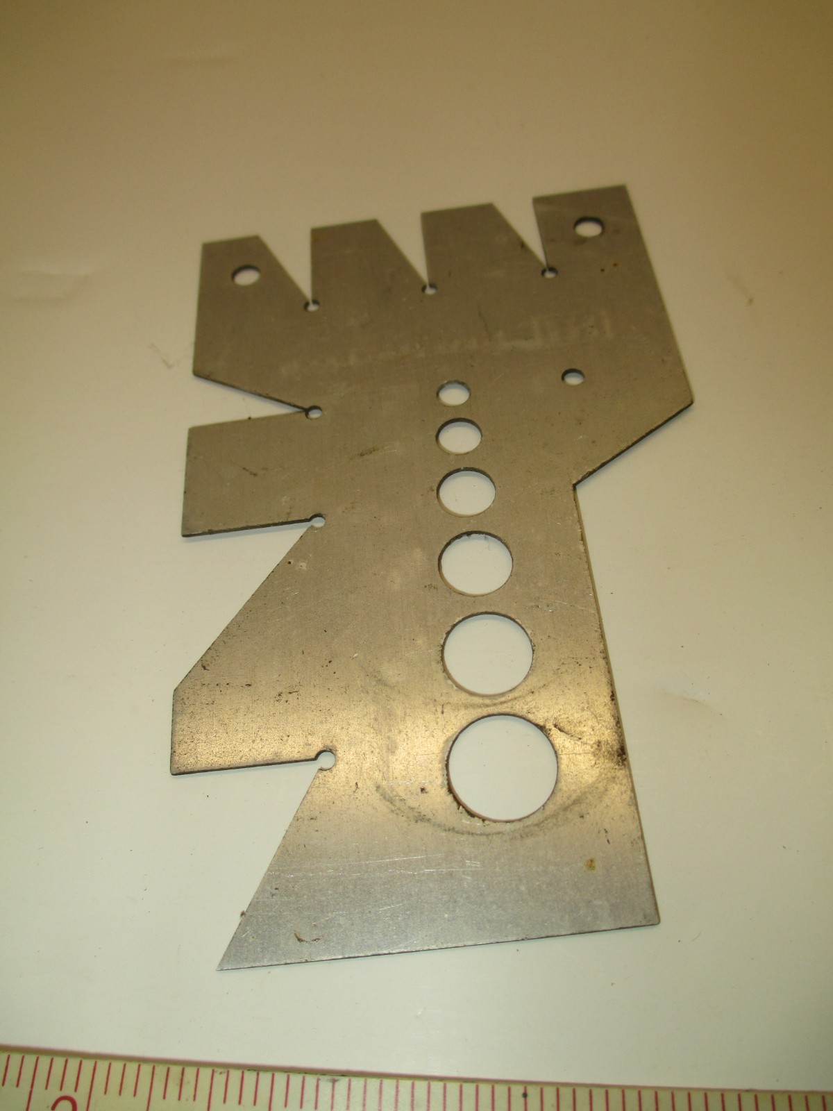 VINTAGE NEW HOLLAND BOLT THREAD GUIDE – METAL