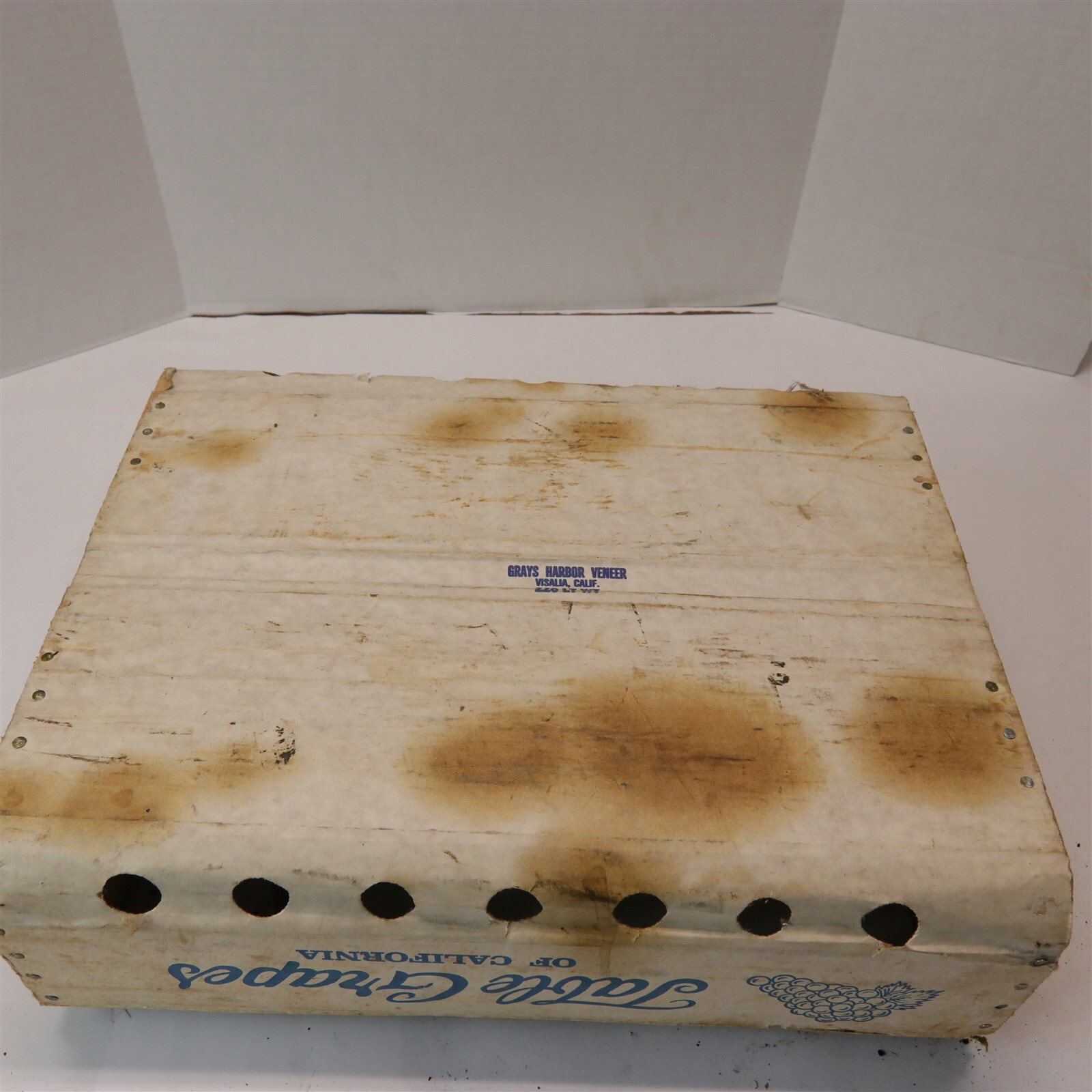 VINTAGE SUN GOLD CALIFORNIA GRAPES FLAT CRATE WOOD PAPER COCHELLA ROBERT CARIAN