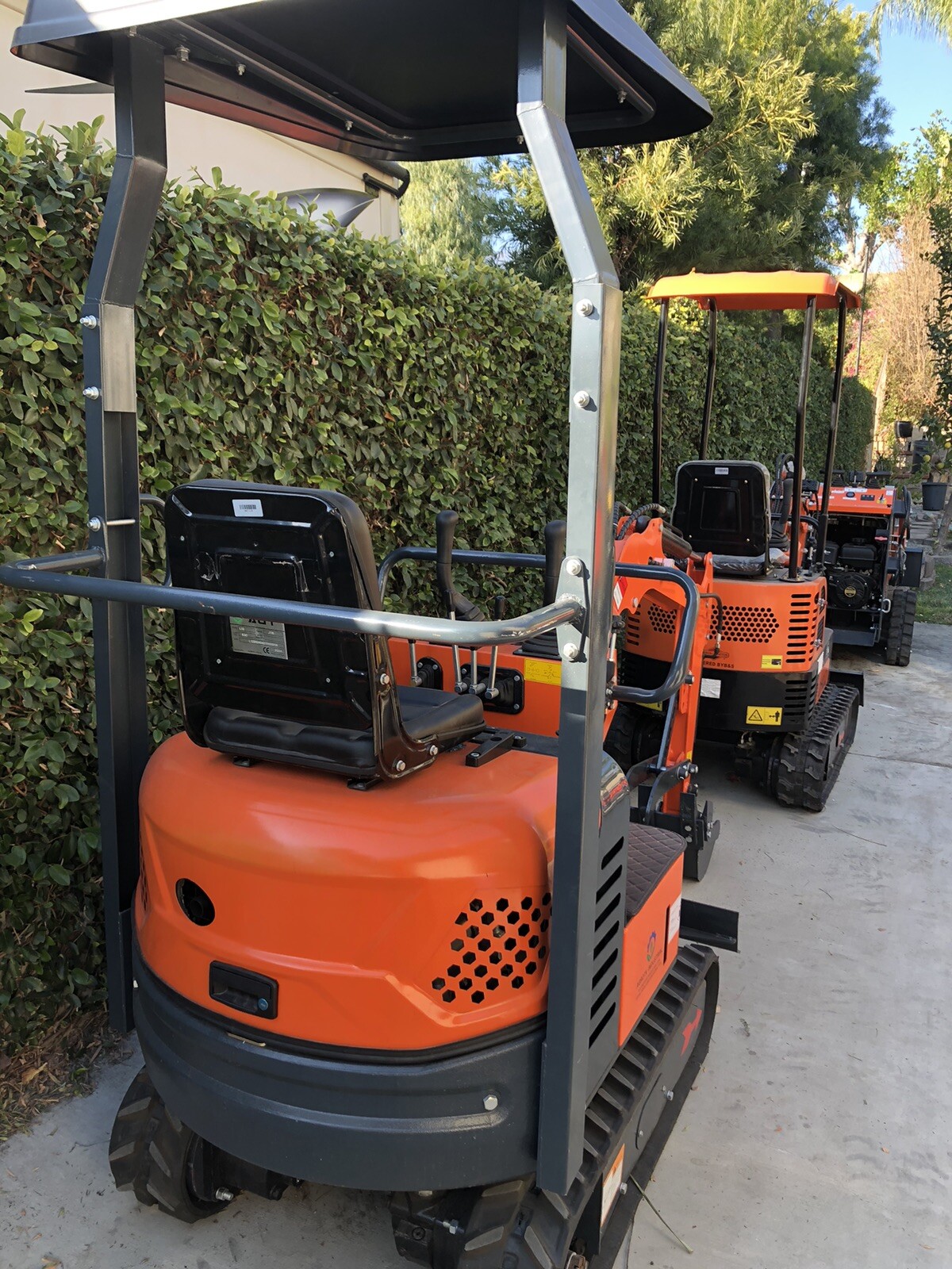 Agrotk 13.5 HP B&S 1 ton Mini Excavator (AGT-QH12) Best In Class Construction