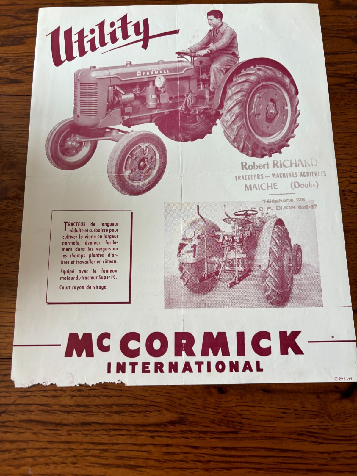 International Harvester Utility Tractor In French for 1954 Brochure FCCA24