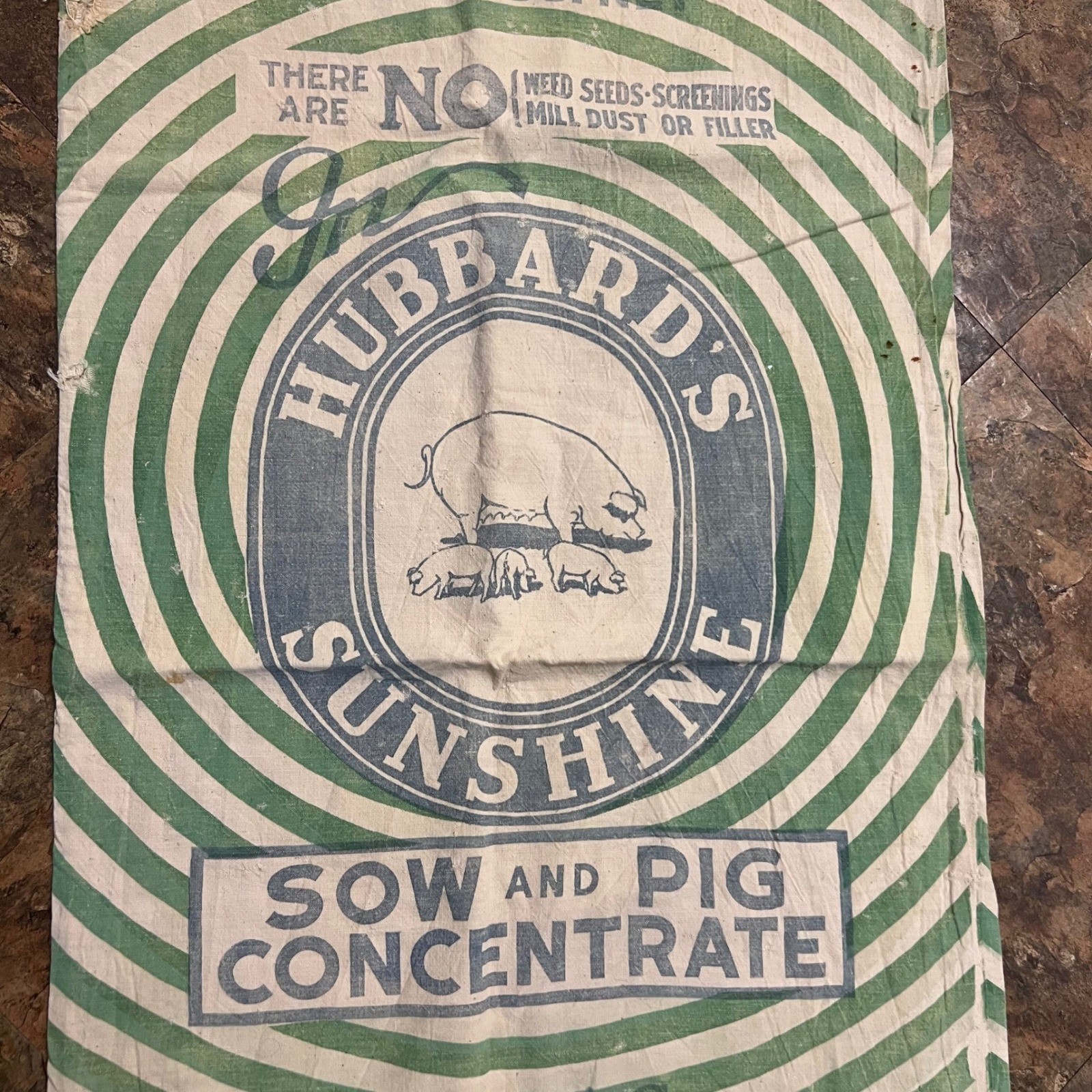 Vintage Hubbard Milling Company 100 lb Sow and Pig Sack Bag Green Cream Flaws