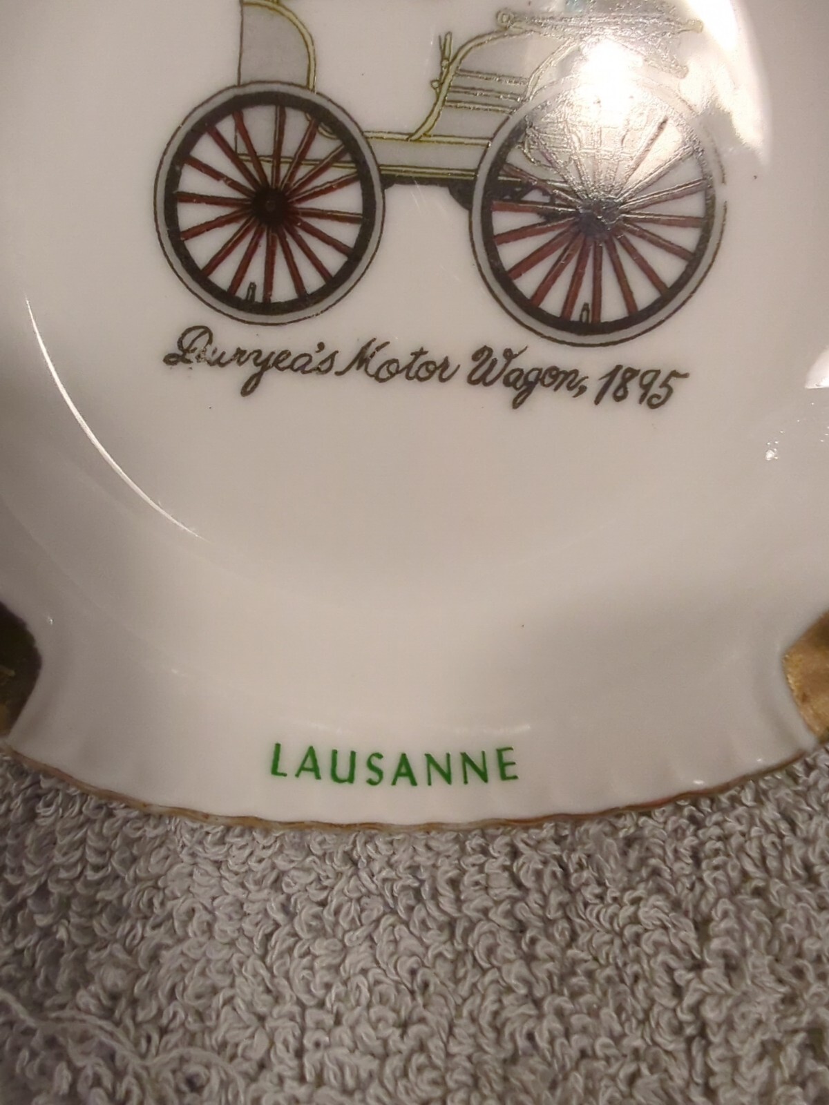 Steiger Ceramic Ash Tray, Duryea&rsquo;s Motor Wagon. « Lausanne » Gold Color Edging