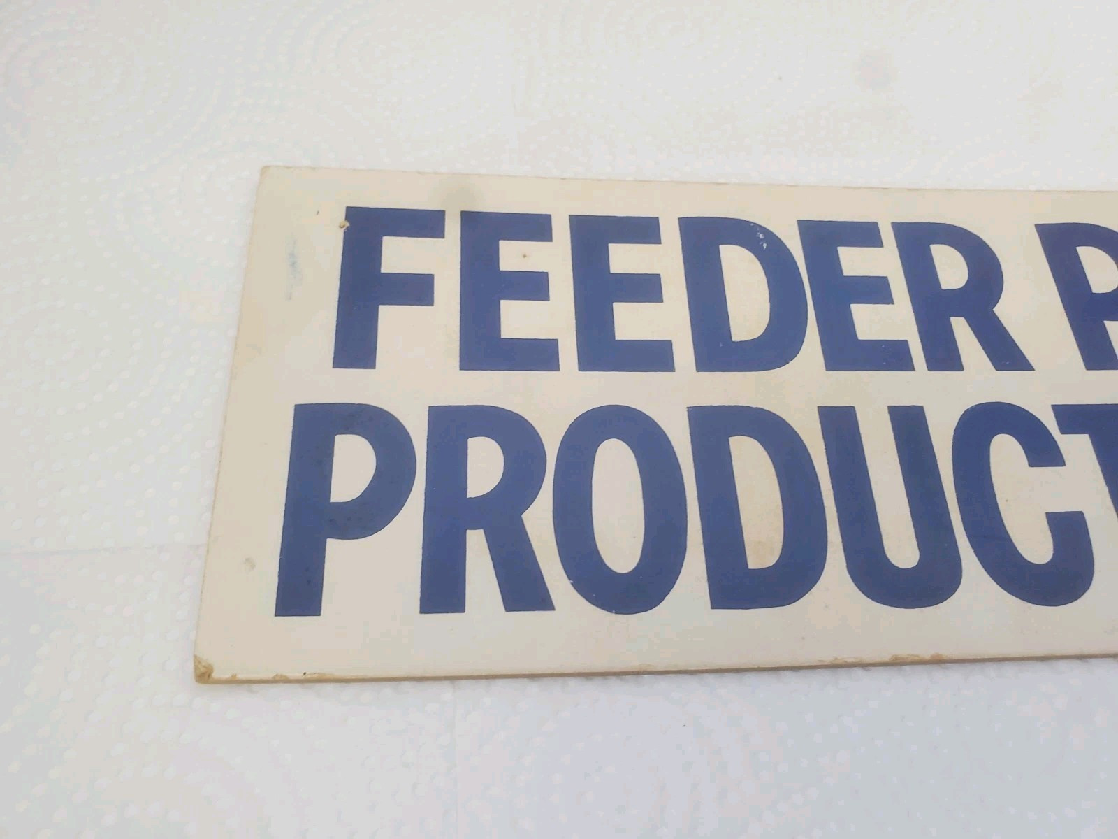 9&Prime; X 3-3/4&Prime; Cardboard Sign Feeder Pig Production Magnet Backing Farm Decor