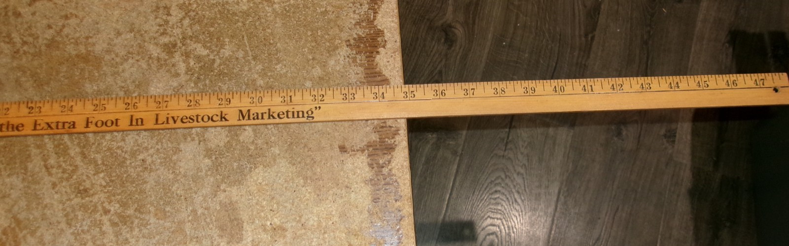heinolod hog + cattle market goodland,il. 48&Prime; wood yardstick good used