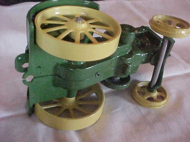 JOHN DEERE TOY TRACTOR