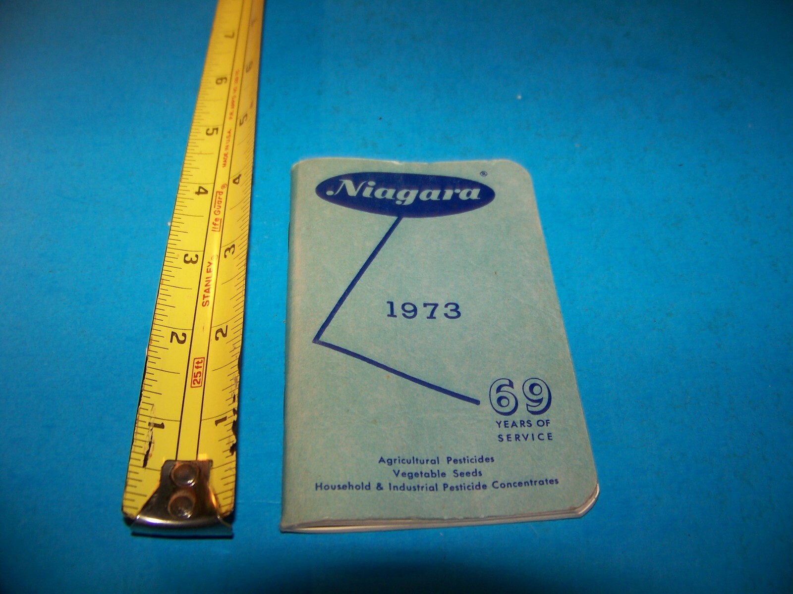 Niagara Brand Farmers « Daily Reminder » Memo Booklet Vintage 1973