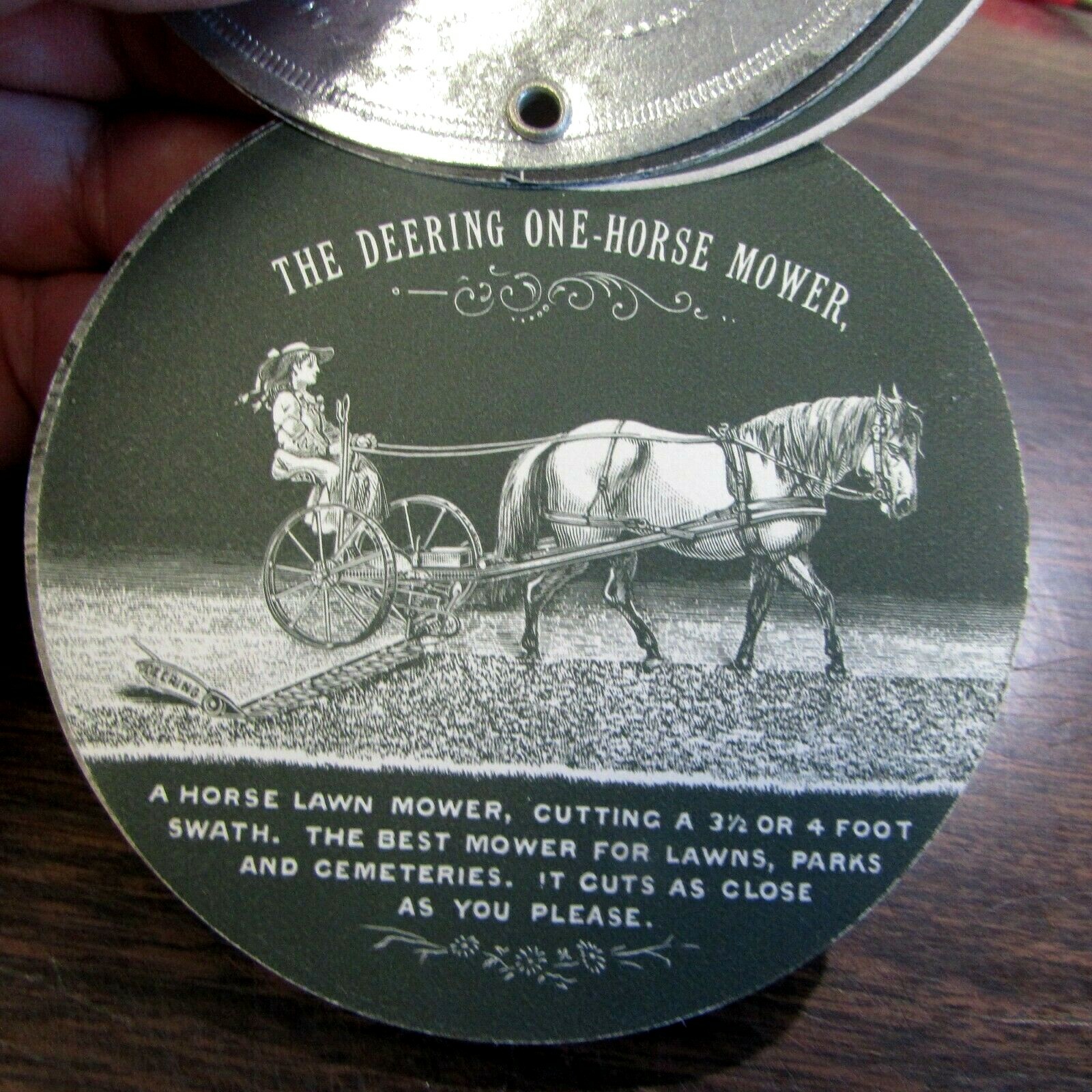 ANTIQUE « THE DEERING VICTORIOUS IN EVERY FIELD – ADVERTISING DISKS – VERY GOOD