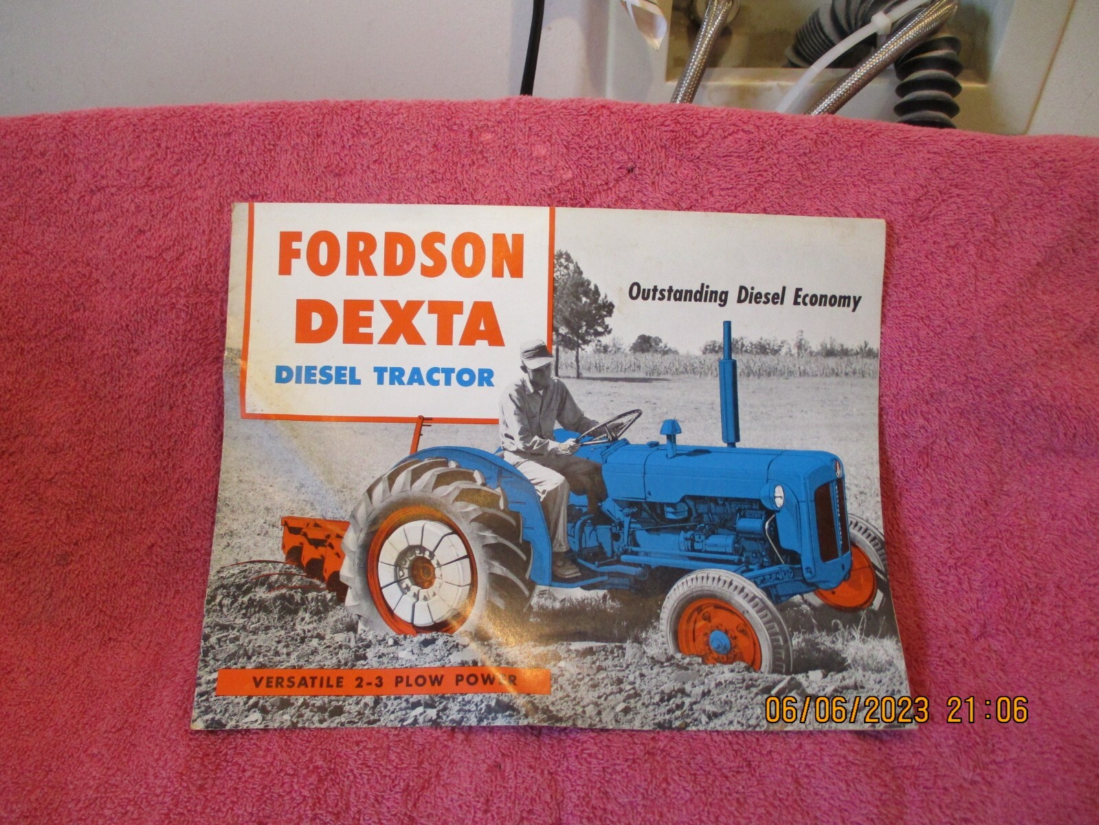 FORDSON DEXTA DIESEL TRACTOR BROCHURE 2-3 PLOW POWER VERSATILIE FREE SHIPPING