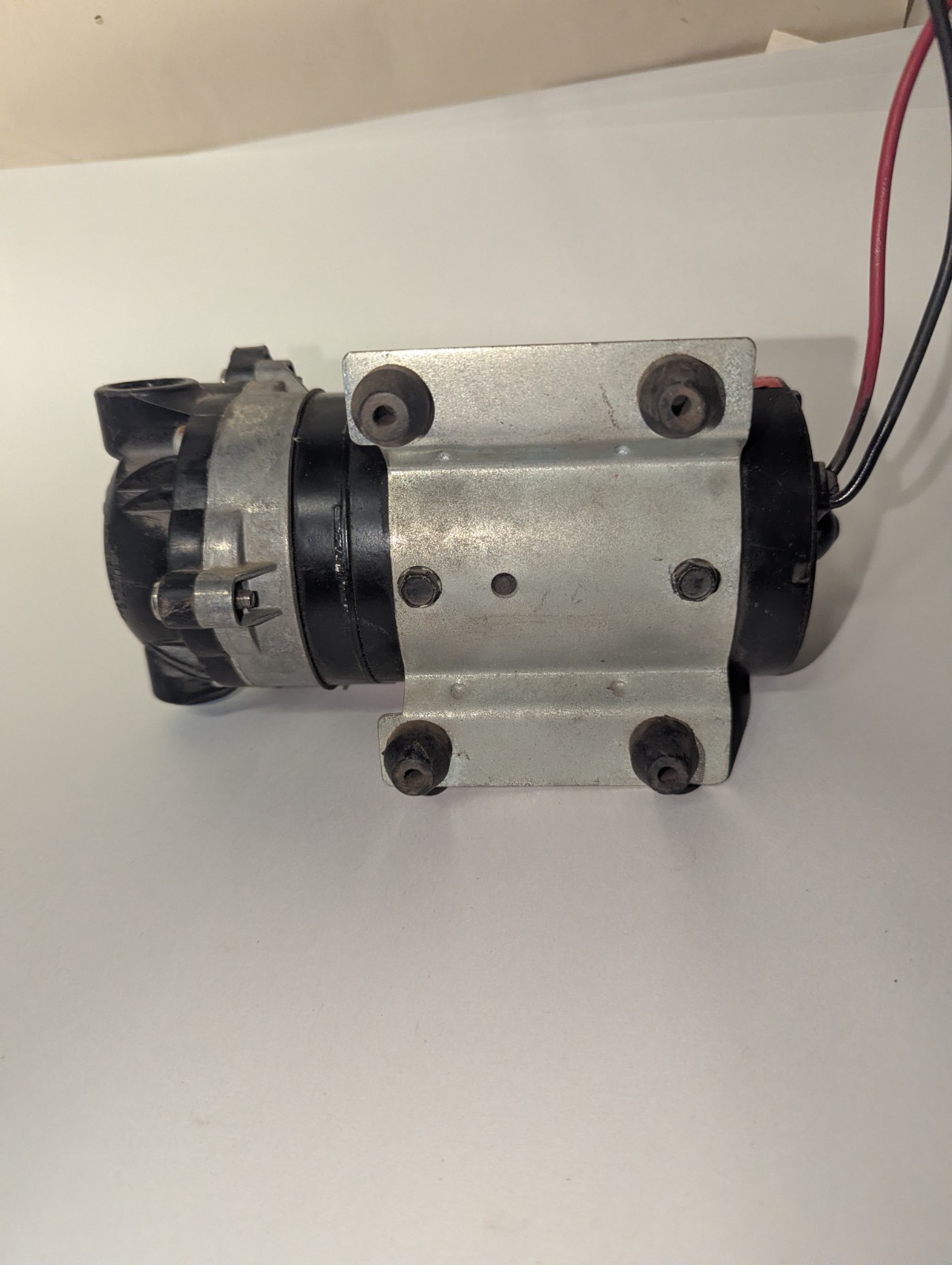 Ingersoll Rand 59262410 1.4 gpm 12 volt diaphragm pump UNTESTED USED FREE SHIPP